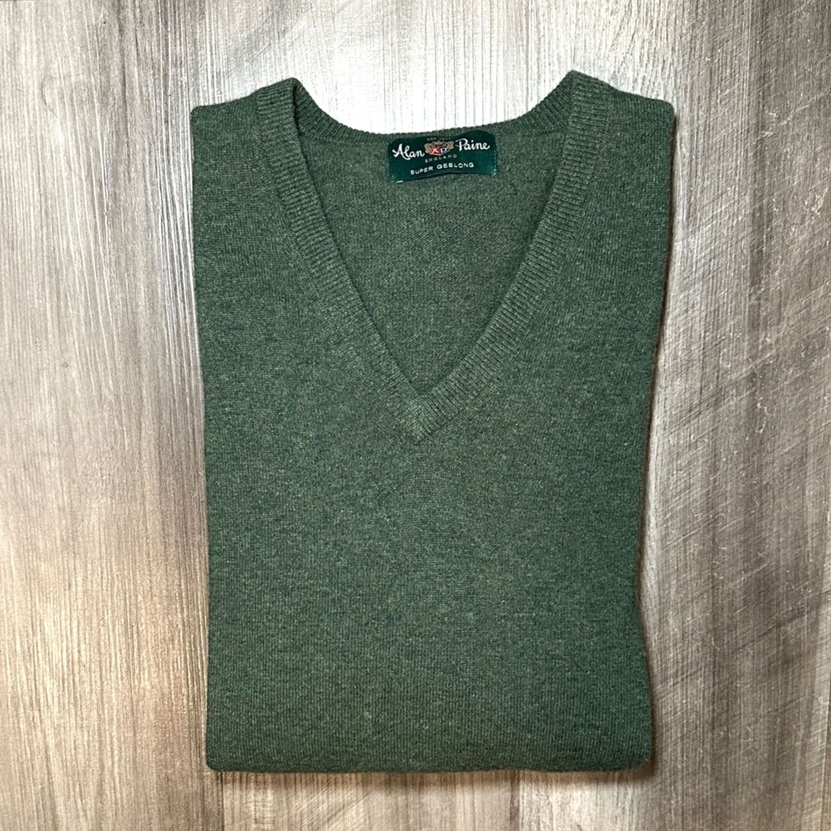 Vintage Alan Paine Pullover V-Neck Geelong Lambswool Olive Green Mens XL Sweater Size US XL / EU 56 / 4 - 2 Thumbnail
