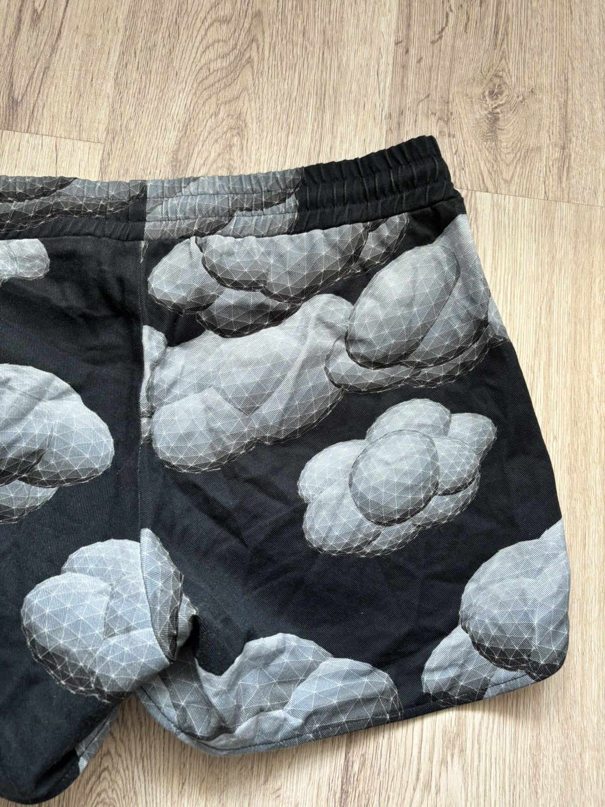 Julian Zigerli Julian Zigerli Geometric Cloud Print Running Shorts – Size S Size US 30 / EU 46 - 17 Thumbnail