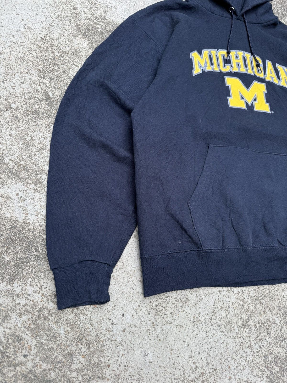 Champion 🔥 VINTAGE Y2K CHAMPION MICHIGAN COLLEGE LOGO HOODIES - L Size US M / EU 48-50 / 2 - 3 Thumbnail