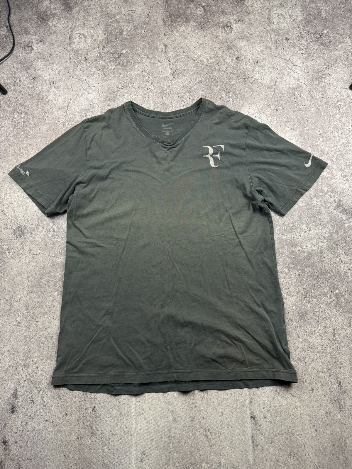 Nike Vintage Nike Roger Federer Signature T Shirt Big Logo Faded Size US L / EU 52-54 / 3 - 1 Thumbnail