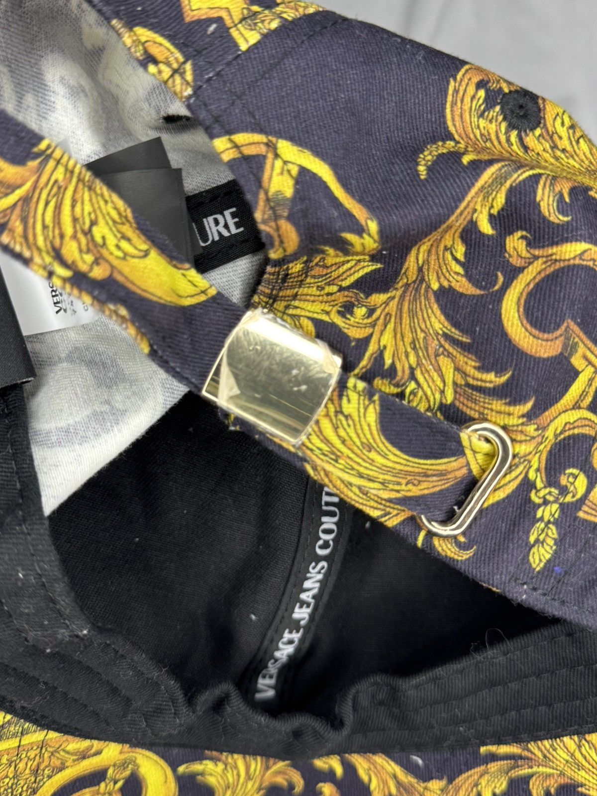 Versace × Versace Jeans Couture Versace Jeans Couture Baroque Print Cap Size ONE SIZE - 9 Thumbnail
