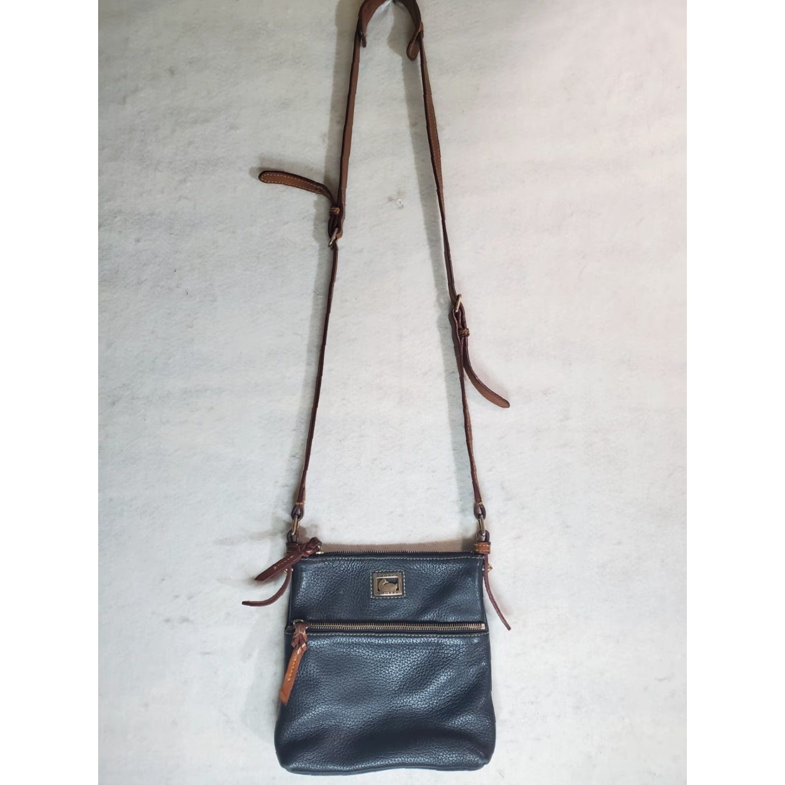 Dooney & Bourke VINTAGE Dooney & Bourke Pebbled Leather Letter Carrier Shoulder Handbag- Black Size ONE SIZE - 2 Thumbnail