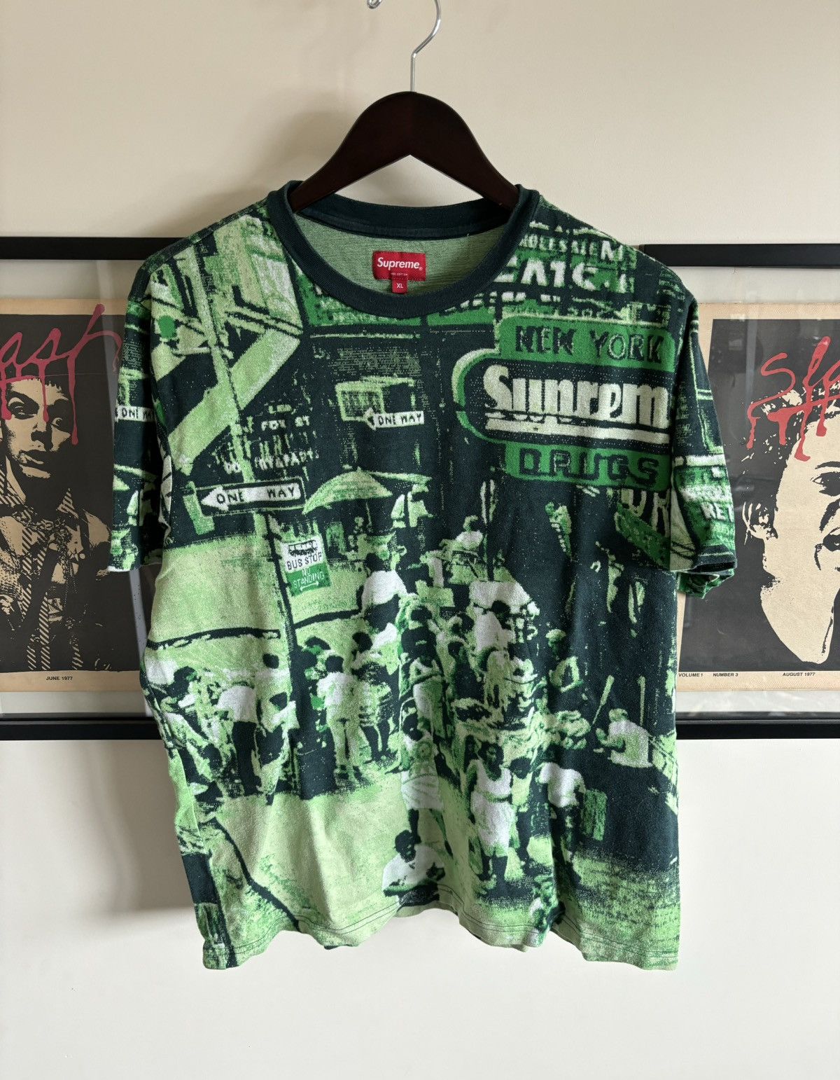 Supreme Street Scene Jacquard Tシャツ Supreme Street Scene Jacquard S S Top (FW20) - $98