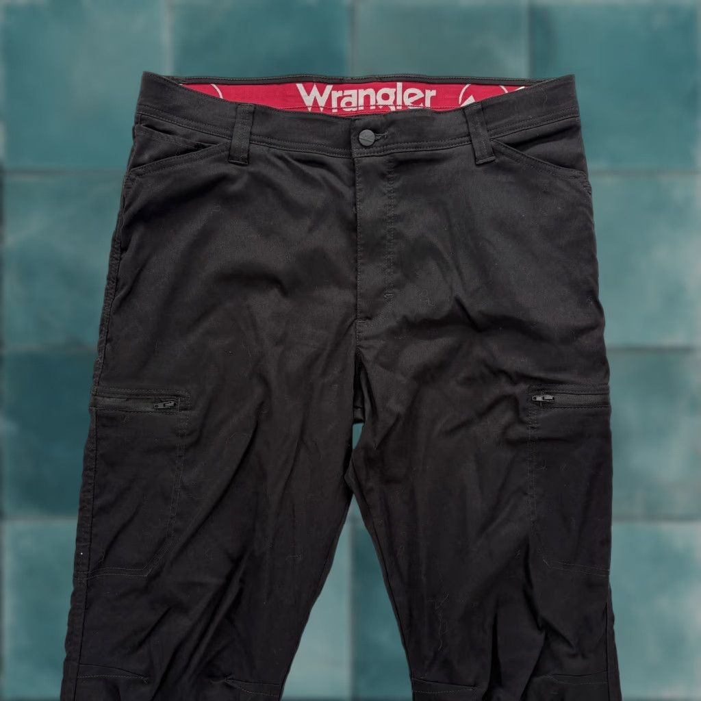 Wrangler Wrangler Cargo Pants Mens 36x32 Black Nylon Spandex Stretch Flat Front Pockets Zip Workwear Casual Straight Vintage No Size US 36 / EU 52 - 1 Thumbnail