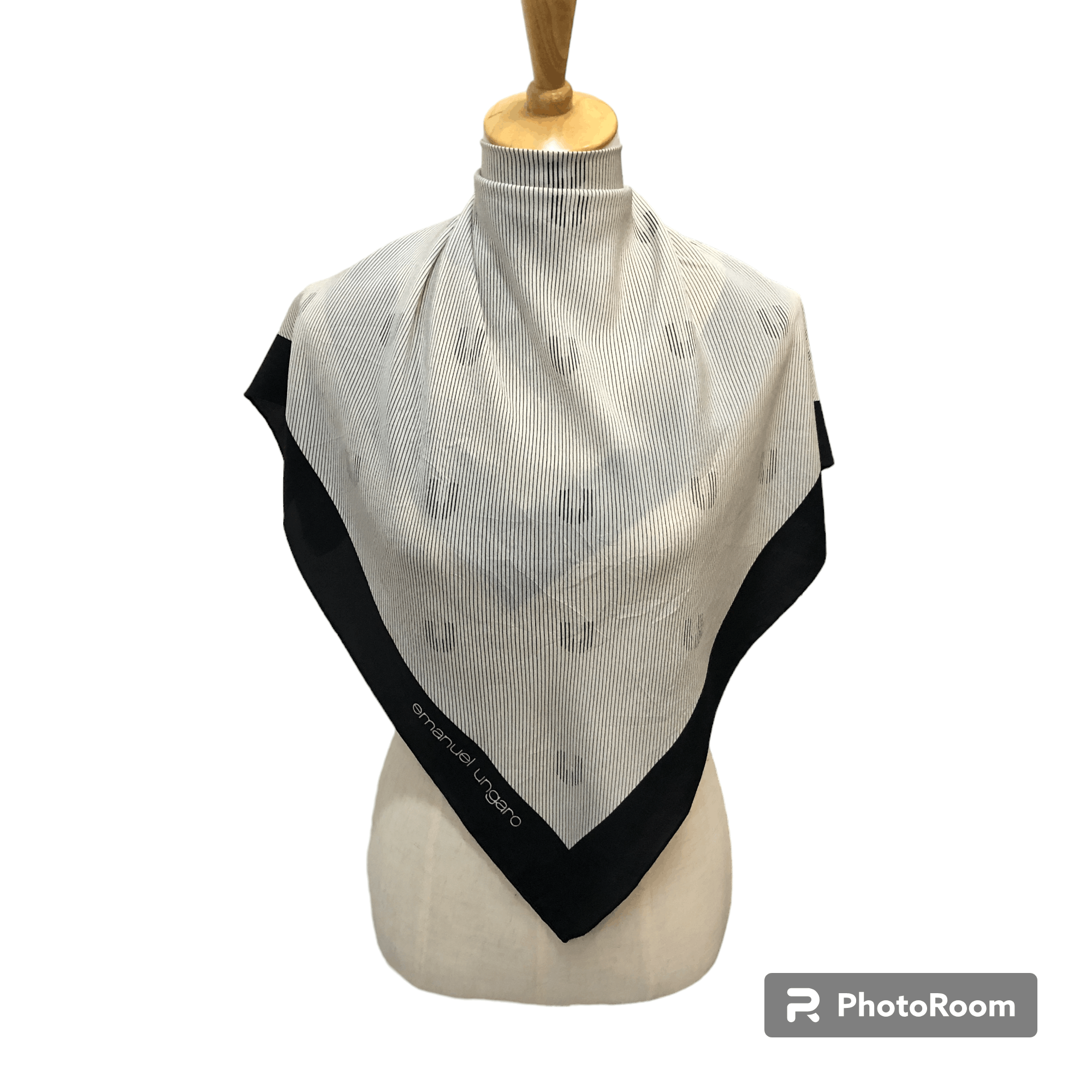 Emanuel Ungaro Emanuel Ungaro Silk Scarf M1247 Size ONE SIZE - 1 Thumbnail