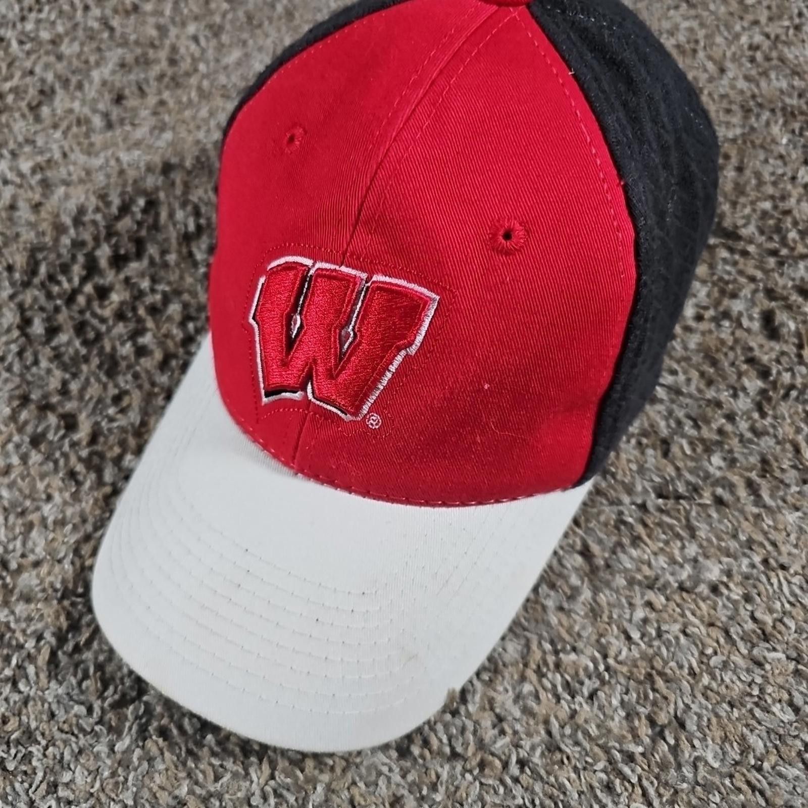Signatures NCAA By Signatures Wisconsin Badgers Quilted Strapback Hat Size ONE SIZE - 1 Thumbnail