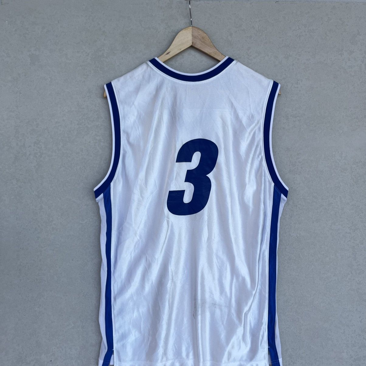Other Vintage Champion White Basketball Jersey Size L Size US L / EU 52-54 / 3 - 7 Thumbnail