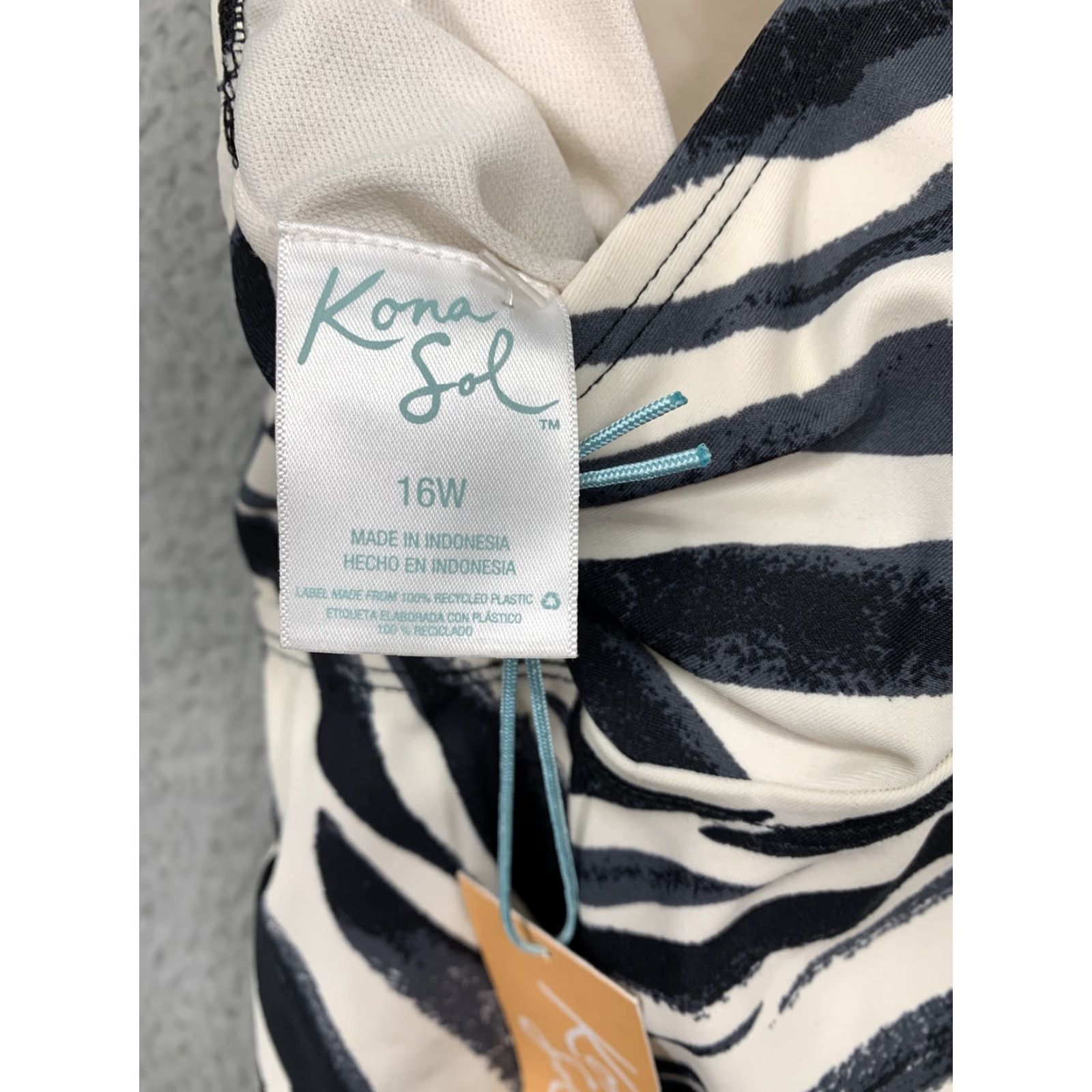 Vintage Kona Sol Swimsuit Zebra Print Top Solid Black Bottoms 16W XL Women Two Piece Sizing Sz 16W XL Product? Size XXL / US 16-18 / IT 52-54 - 7 Thumbnail