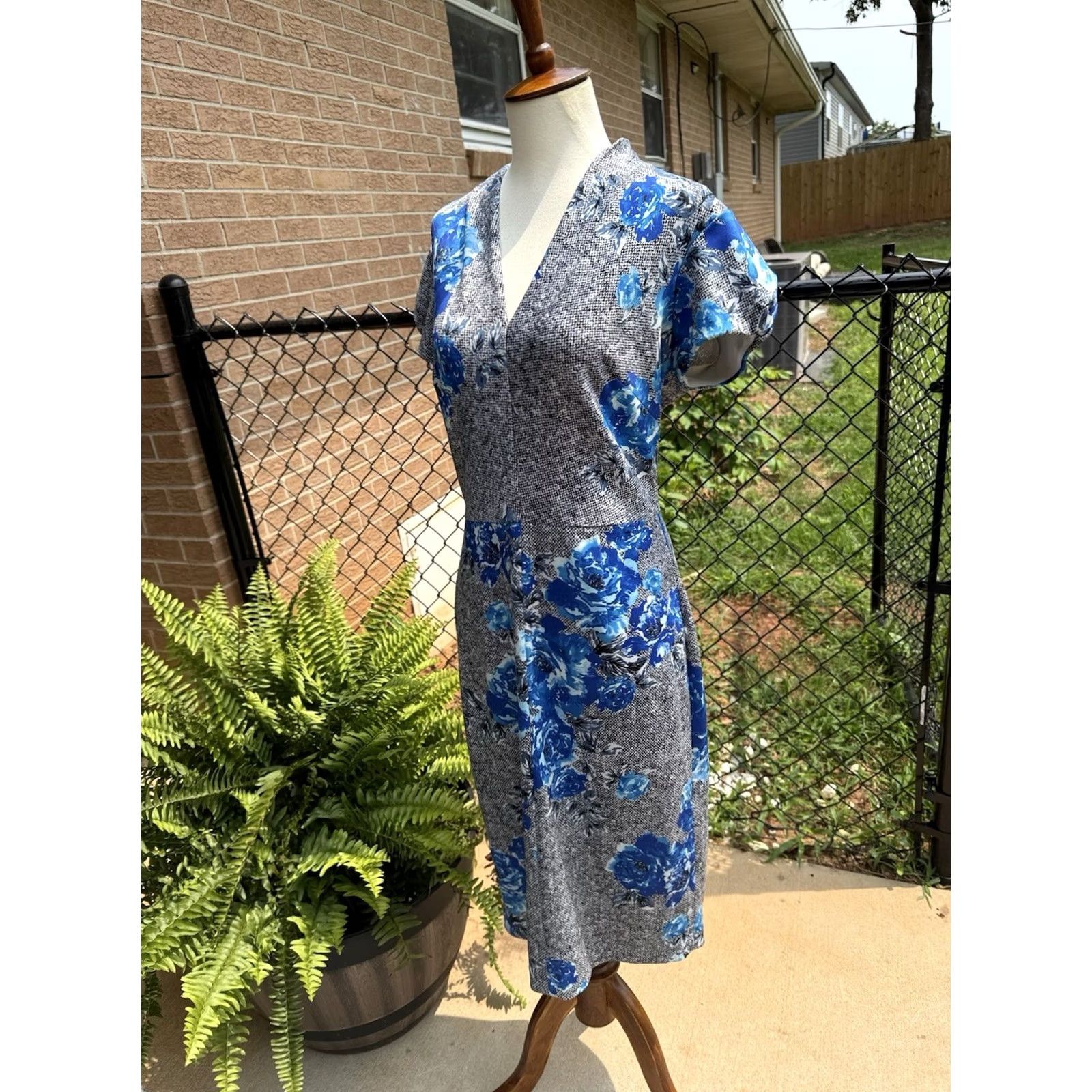 Betsey Johnson Betsey Johnson Fit & Flare Dress Womens Size 6 Gray Floral Zipper Cap Sleeve Dress Size M / US 6-8 / IT 42-44 - 6 Thumbnail