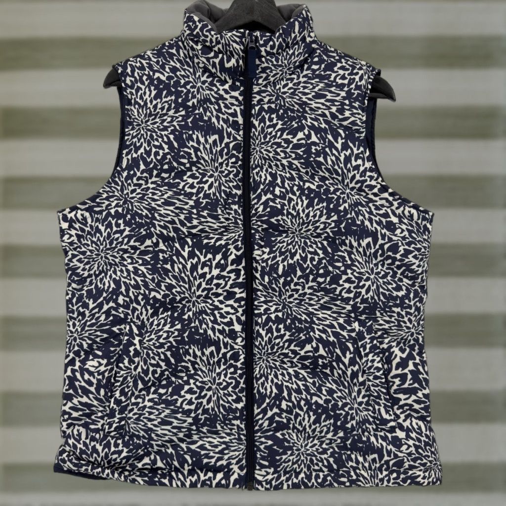 Lands' End Lands' End Vest Womens Medium Down Puffer Quilted Lightweight Lined Floral Navy Blue White Size M / US 6-8 / IT 42-44 - 1 Thumbnail