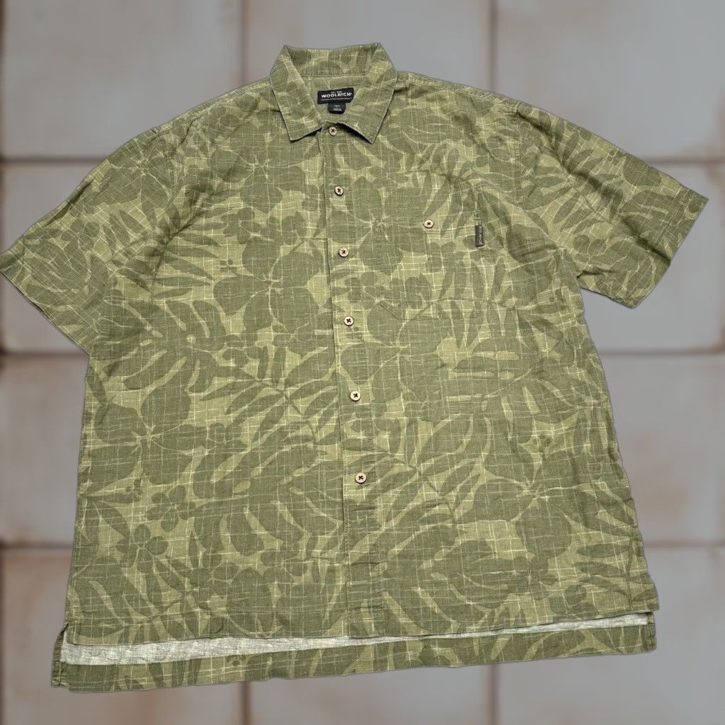 Vintage VINTAGE Woolrich Men's Button-Up Shirt L Green Linen Blend Clover Leaves Floral Short Sleeve Button-Down Collared Crew (if 90s not included) Size US L / EU 52-54 / 3 - 1 Thumbnail
