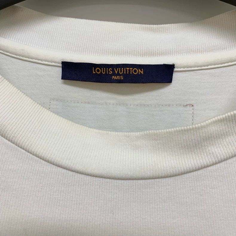 Louis Vuitton Louis Vuitton Pure white embossed short sleeves Size US XL / EU 56 / 4 - 2 Thumbnail