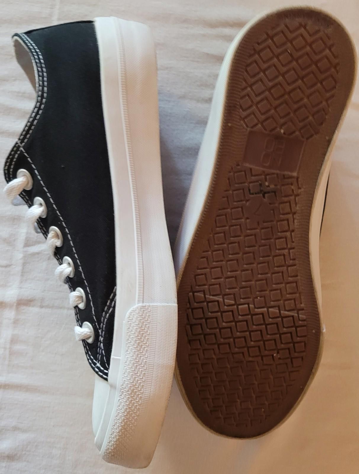 Designer No Boundries women's size 7 blk. & wht. tennis shoes Size US 7 / IT 37 - 4 Thumbnail