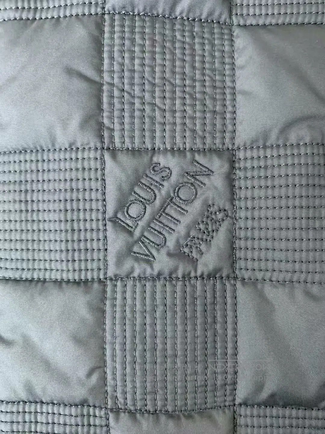 Louis Vuitton louis vuitton gray long sleeve jacket. Size US L / EU 52-54 / 3 - 4 Thumbnail