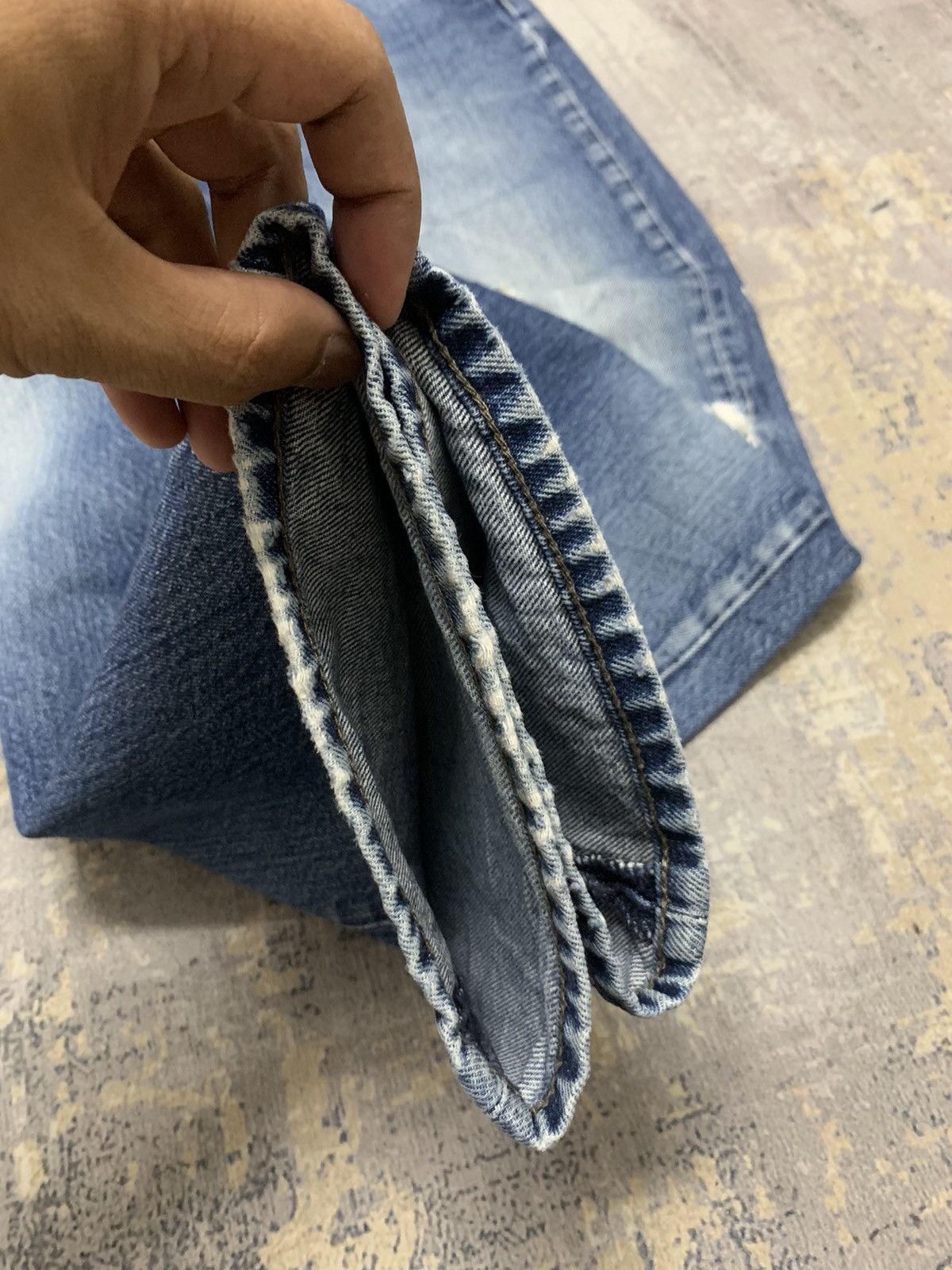 Japanese Brand Vintage Uniqlo Distressed Faded Blue Straight Leg Denim Jean Size US 35 - 8 Thumbnail