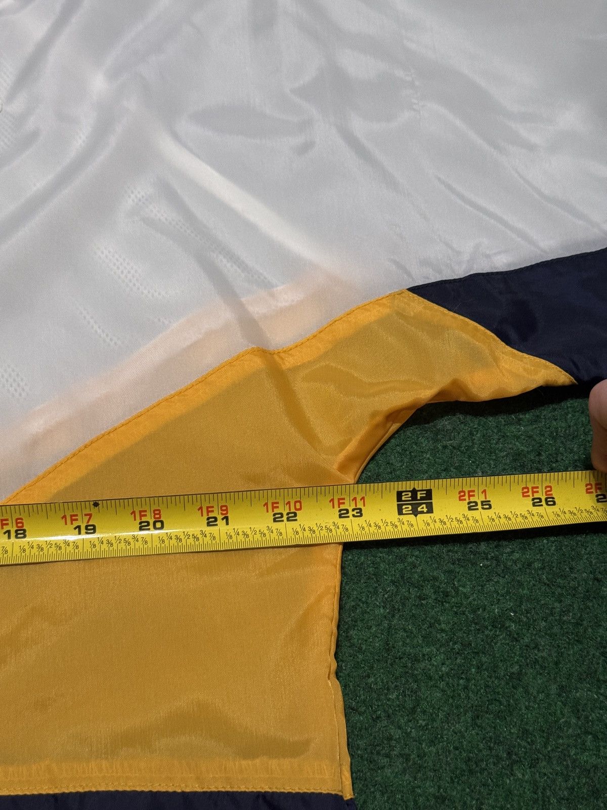 Reebok Notre Dame Football Vintage Reebok Small 23x26 Windbreaker Size US S / EU 44-46 / 1 - 8 Thumbnail