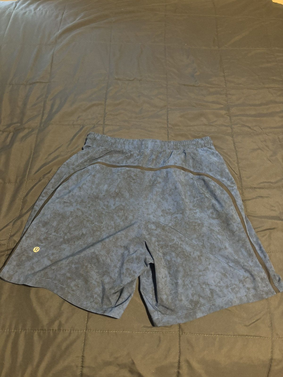 Lululemon Lululemon shorts Size US 30 / EU 46 - 2 Thumbnail