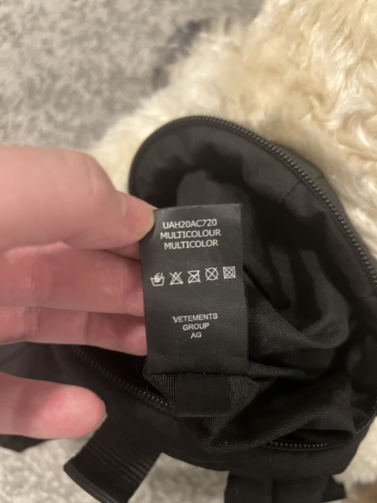 Vetements Vetements 19FW White Mohair Anarchy Bear Backpack Size ONE SIZE - 9 Thumbnail