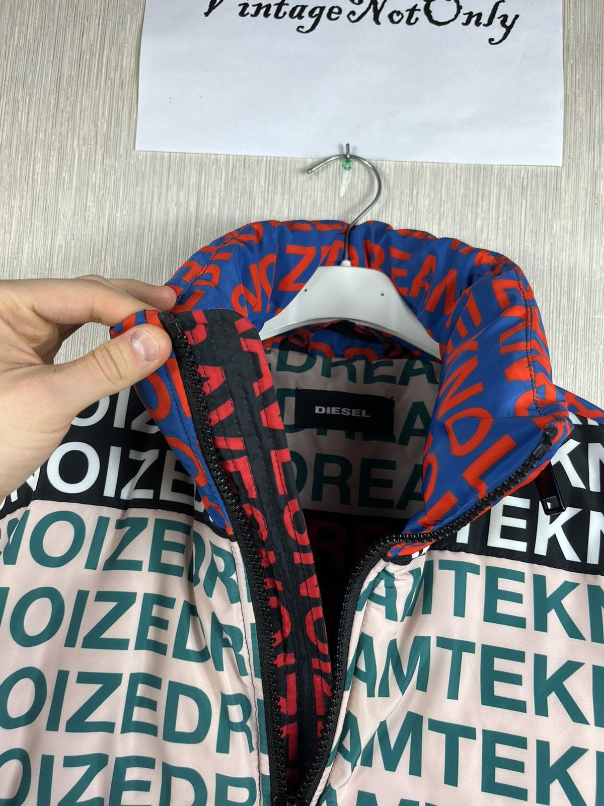 Diesel Diesel puffer boxy oversized down jacket full print words Size US S / EU 44-46 / 1 - 9 Thumbnail