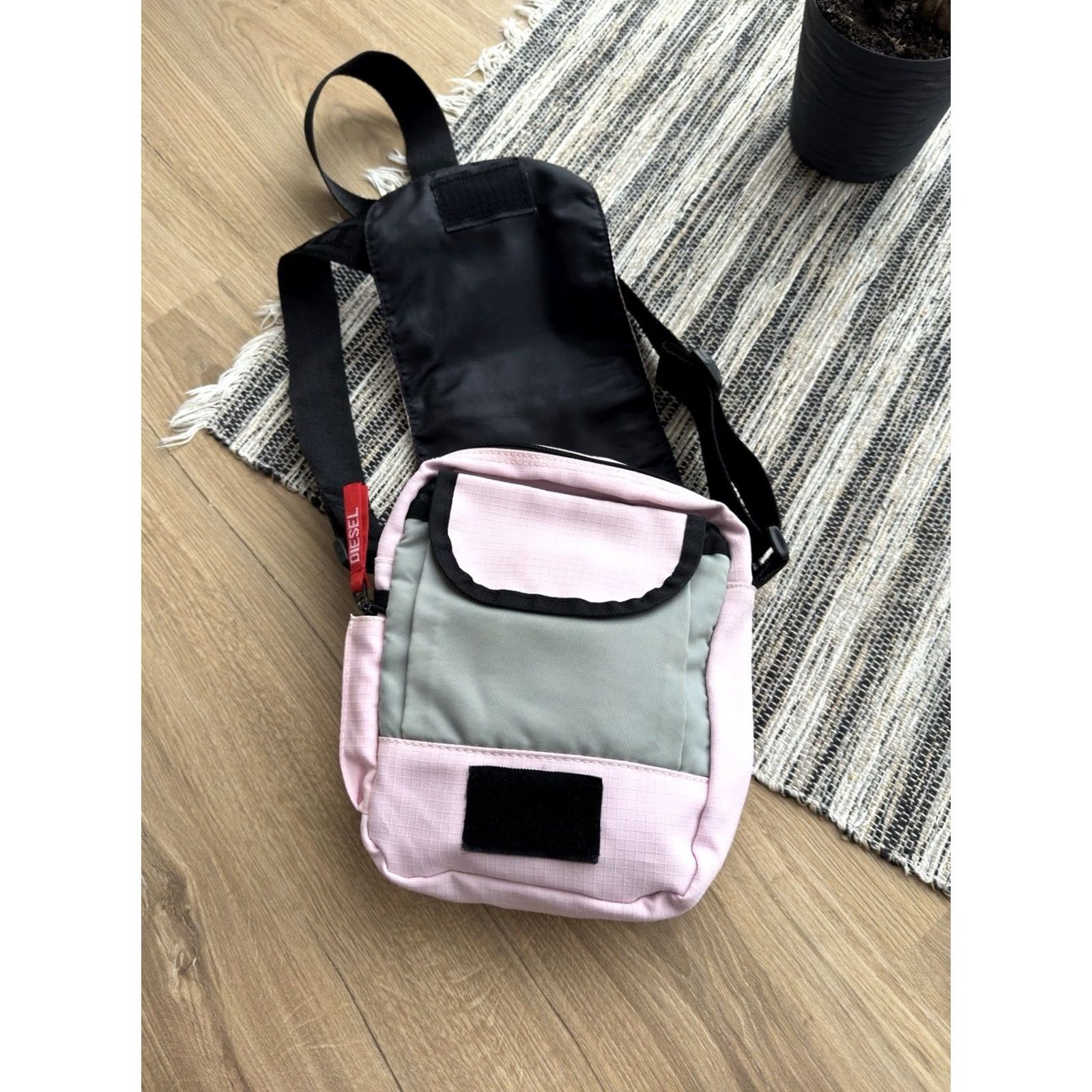 Diesel VINTAGE Diesel Crosboddy Rare Pink Shoulder Bag - Y2K Sling Massenger Bag, Unisex Adults, Medium Size ONE SIZE - 7 Thumbnail