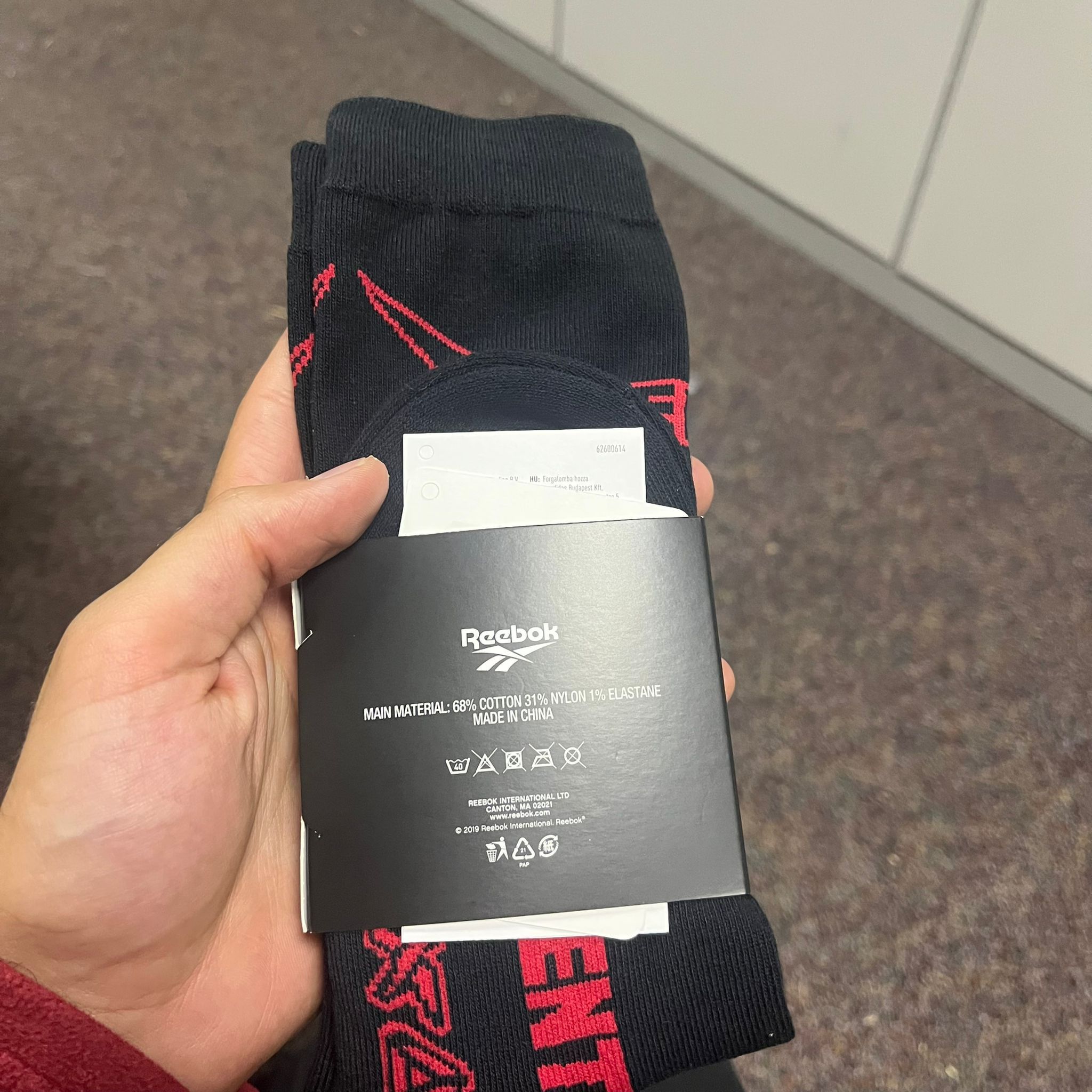 Vetements o1rshd1 Q: 4 / 39-42 Metal Logo Socks in Black/Red Size ONE SIZE - 8 Thumbnail