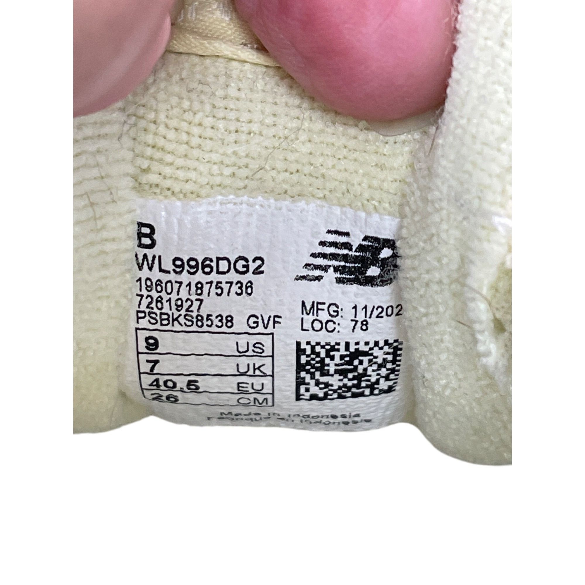 New Balance New Balance Womens 996 Yellow Suede Sneakers Size 9 SKU 8820 Size US 9 / IT 39 - 10 Thumbnail