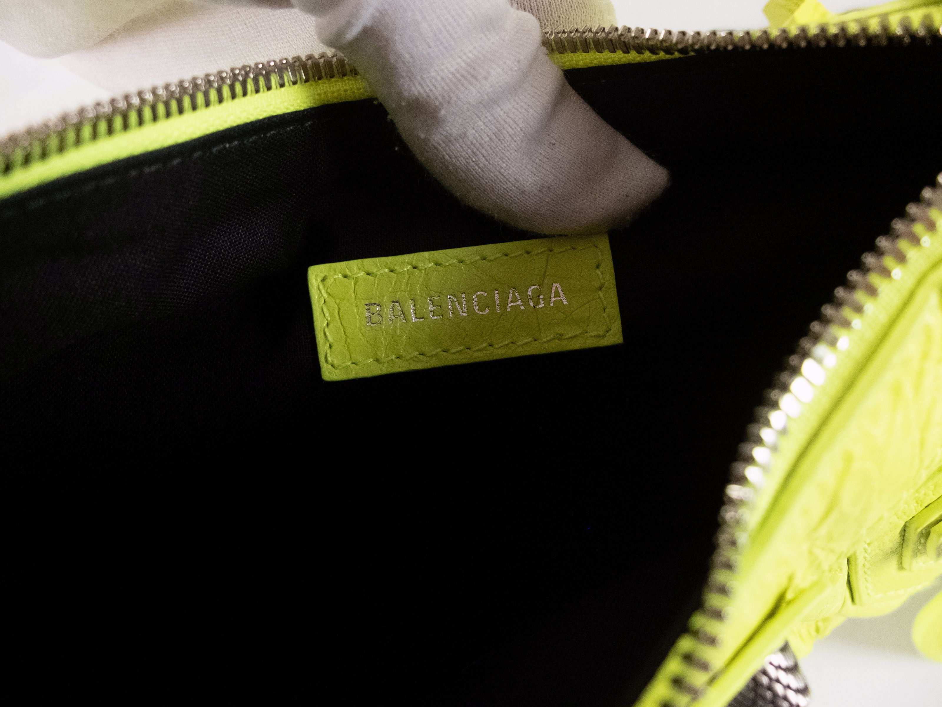 Balenciaga BALENCIAGA Le Cagole XS yellow leather chain shoulder bag Size ONE SIZE - 12 Thumbnail