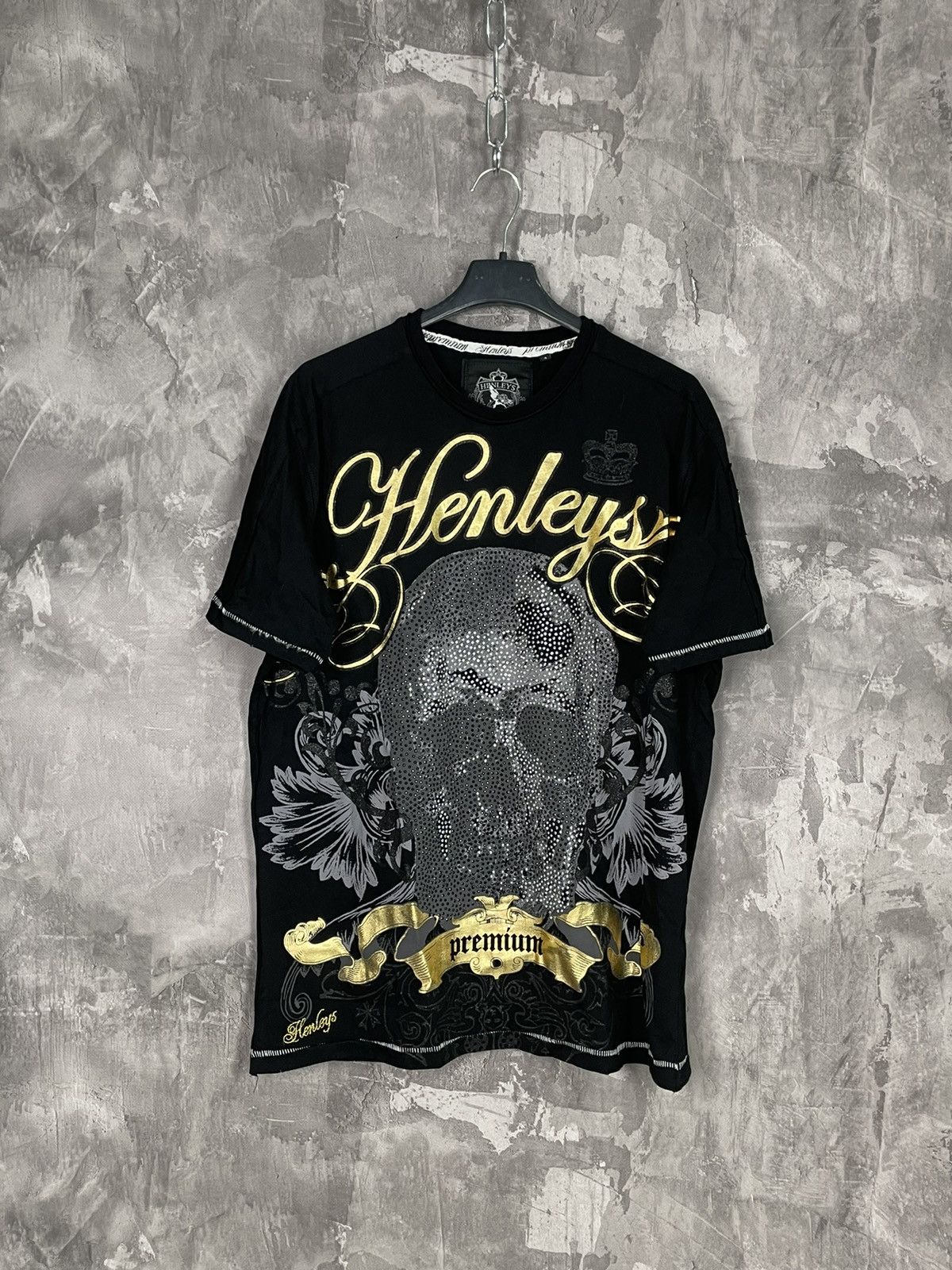 Vintage Vintage Y2K 2000s affliction style gothic Henley tee XL Size US XL / EU 56 / 4 - 1 Thumbnail