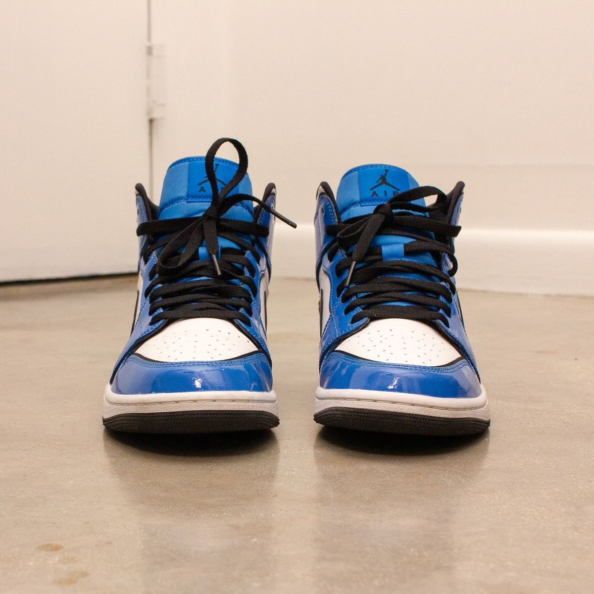 Nike Rare AIR JORDAN 1 MID SE "SIGNAL BLUE"-DD6834-402 Size US 10 / EU 43 - 5 Thumbnail