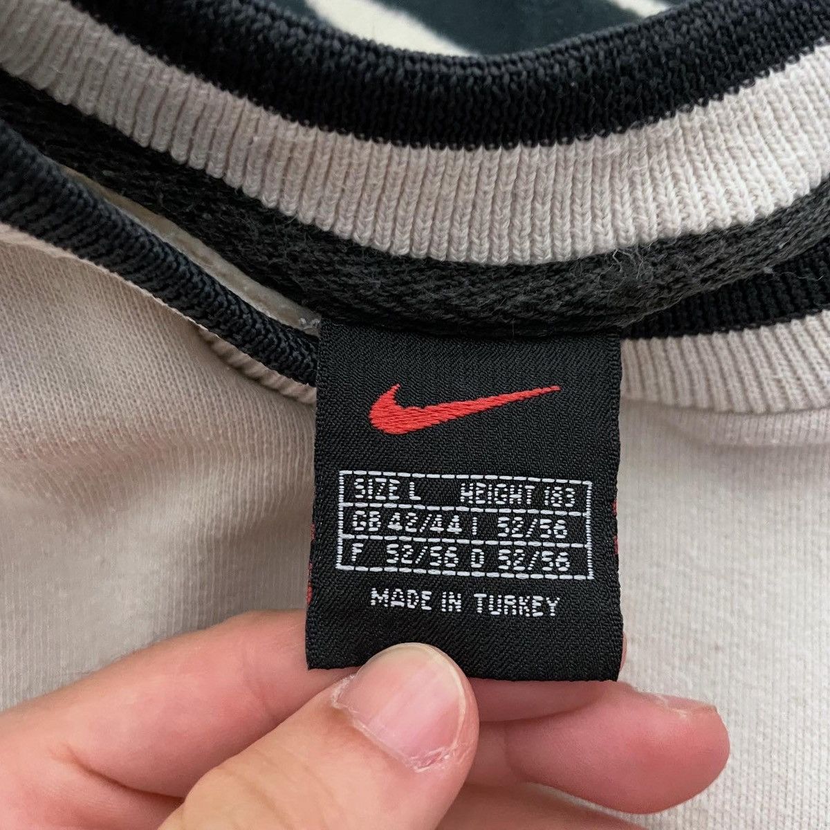 Nike Sweatshirt Nike Vintage Central Swoosh Rare 90s Size US L / EU 52-54 / 3 - 3 Thumbnail