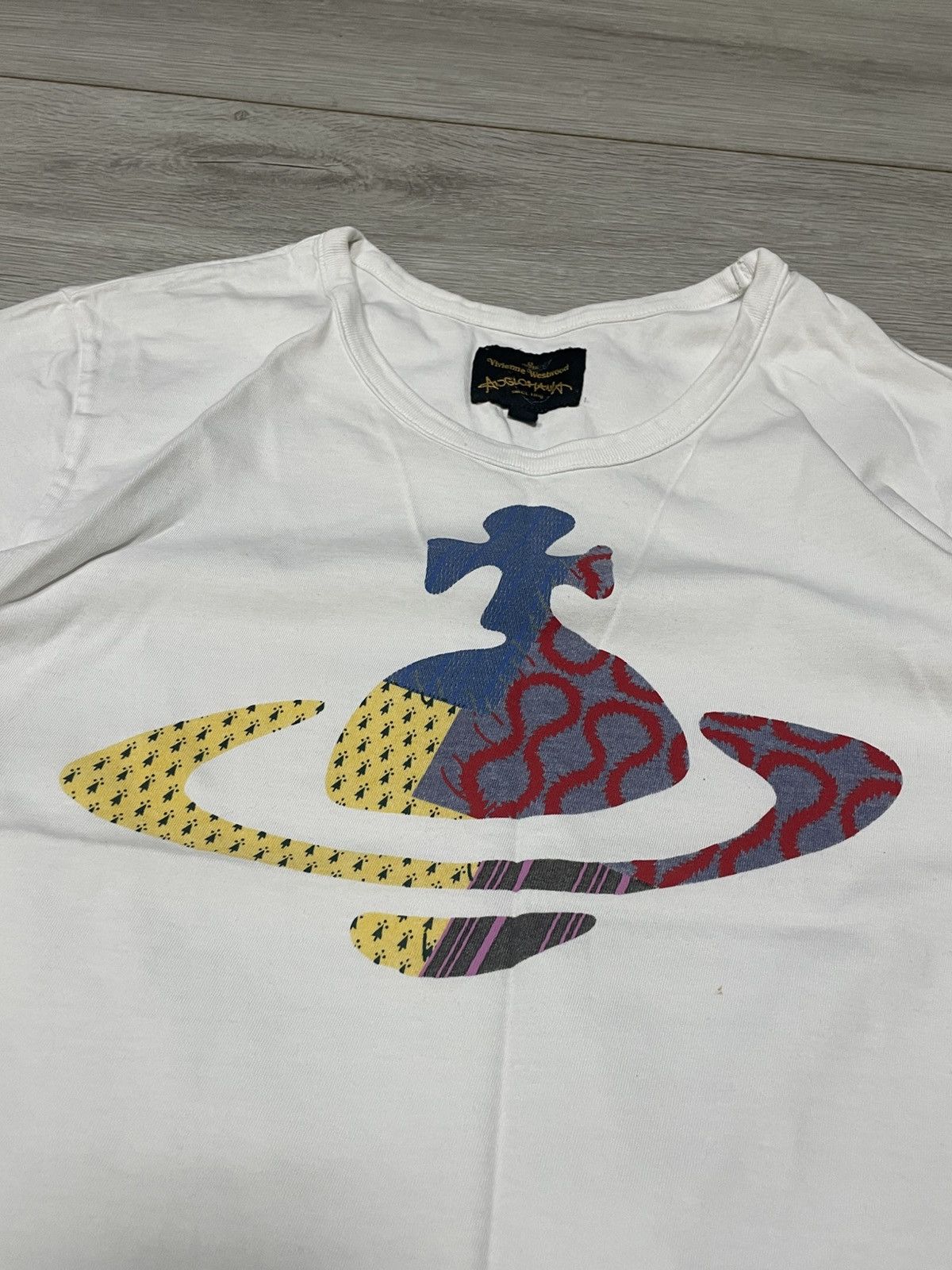 Vivienne Westwood Vivienne Westwood big embossed orb bottle tee shirt Size US XS / EU 42 / 0 - 3 Thumbnail