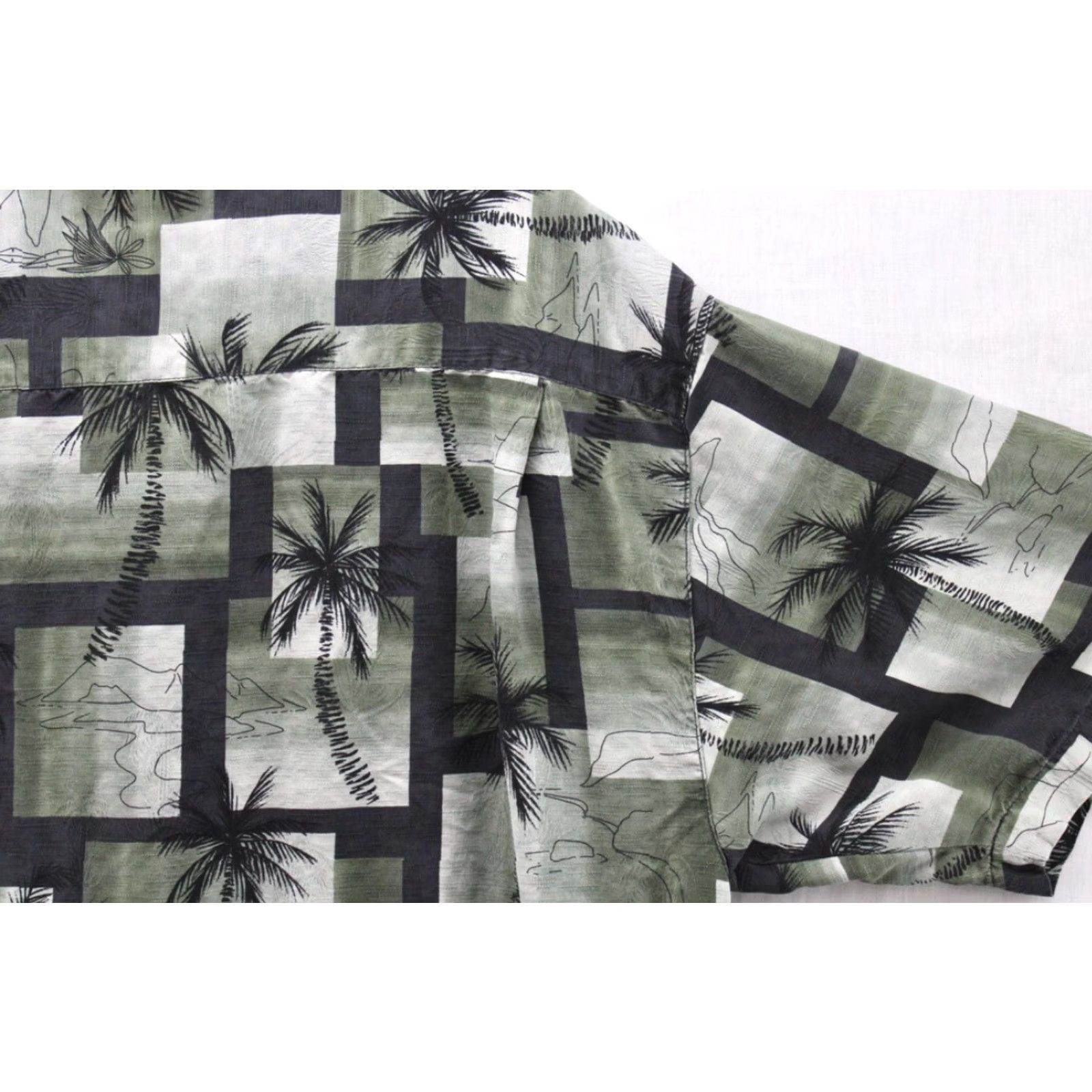 Tommy Bahama Tommy Bahama Hawaiian Shirt Men’s Large Green Black Floral Palm Trees Vacation Shirt Size US L / EU 52-54 / 3 - 3 Thumbnail