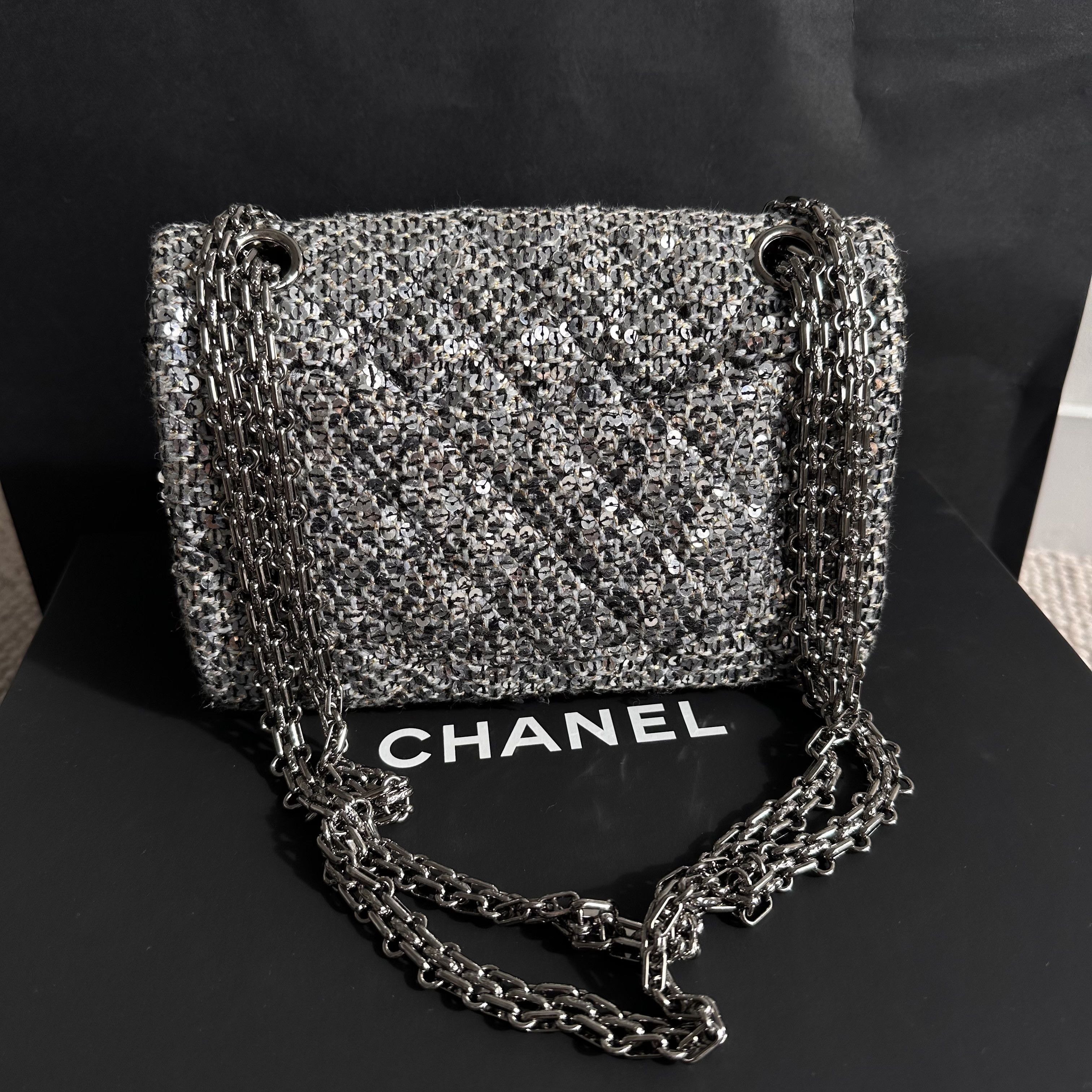 Chanel CHANEL 2.55 Reissue Mini bag in Tweed and sequins Size ONE SIZE - 1 Thumbnail