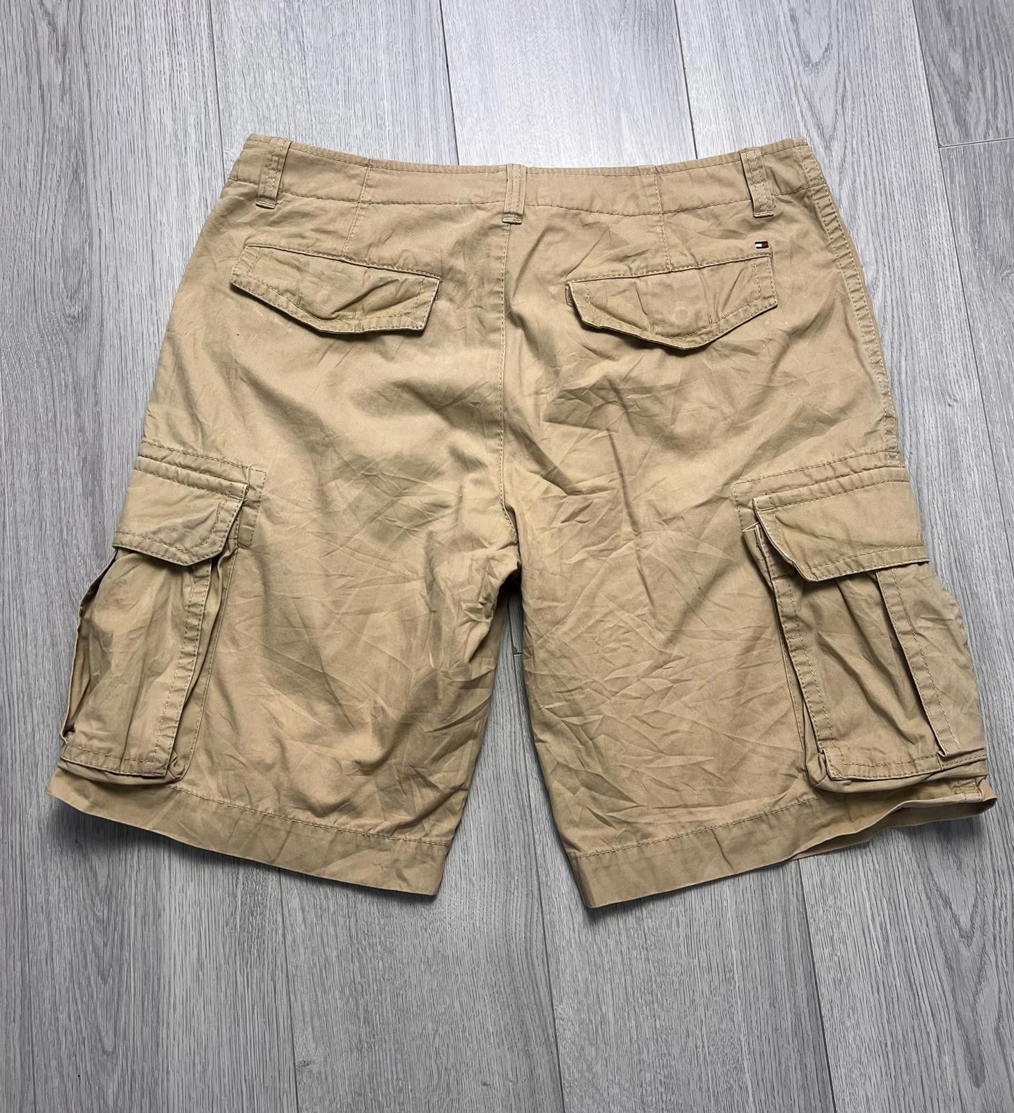 Designer Vintage Tommy Hilfiger Men’s Cargo Shorts Size US 34 / EU 50 - 2 Thumbnail