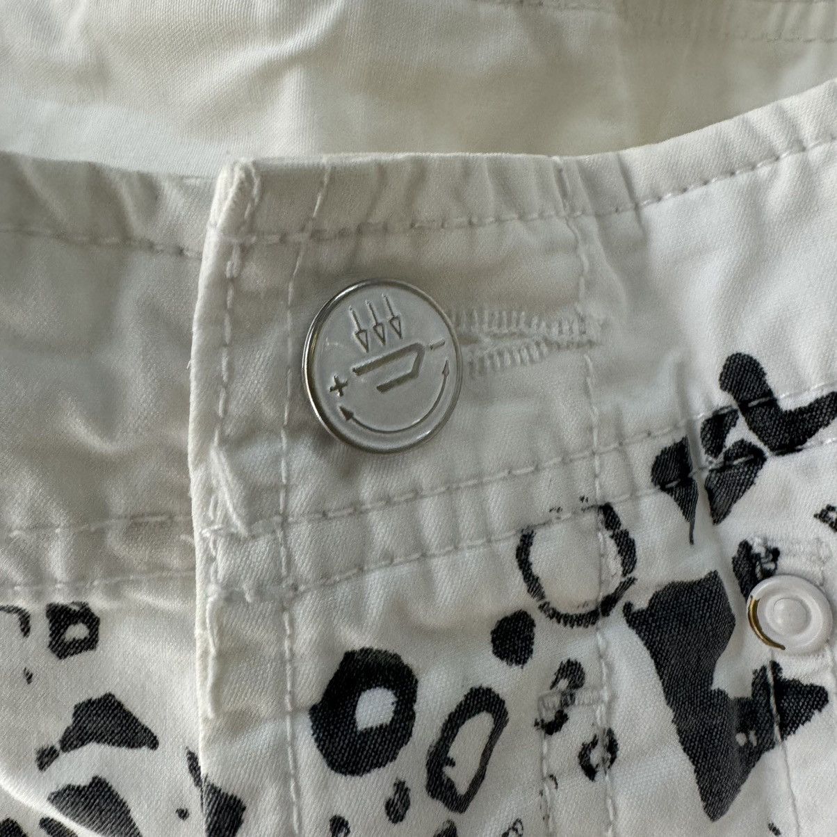 Diesel Diesel Grafitti Shorts Size US 34 / EU 50 - 7 Thumbnail