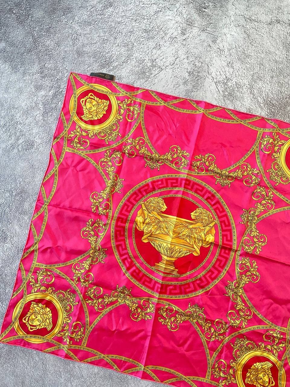 Versace Gianni Versace Bold Fuchsia & Gold „House Of Versace“ Silk Size ONE SIZE - 5 Thumbnail