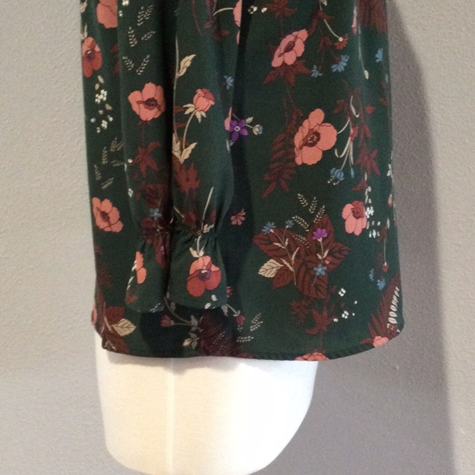Other Skies Are Blue Floral V-Neck Keyhole Back Peplum Sleeve Sm Size S / US 4 / IT 40 - 6 Thumbnail