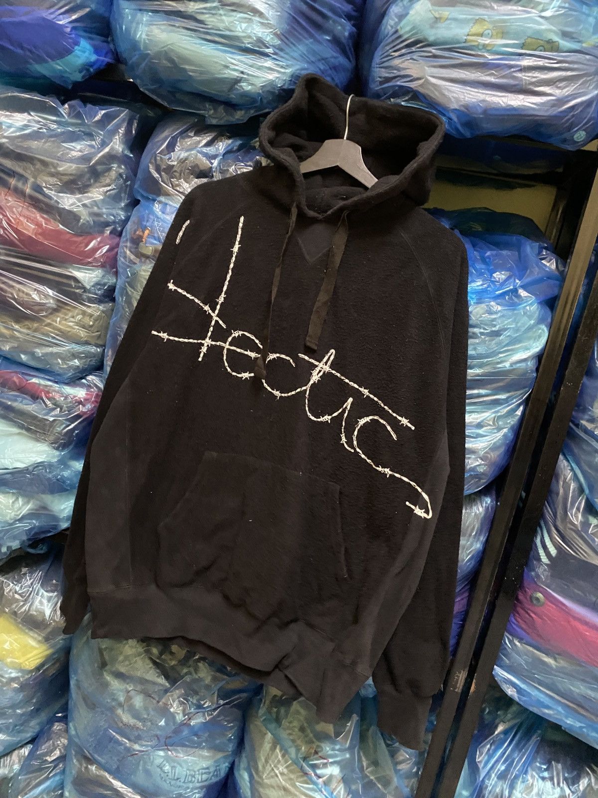 Japanese Brand Vintage Mad Hectic Barbed Wire Logo Hoodie Black Streetwear Size US L / EU 52-54 / 3 - 4 Thumbnail