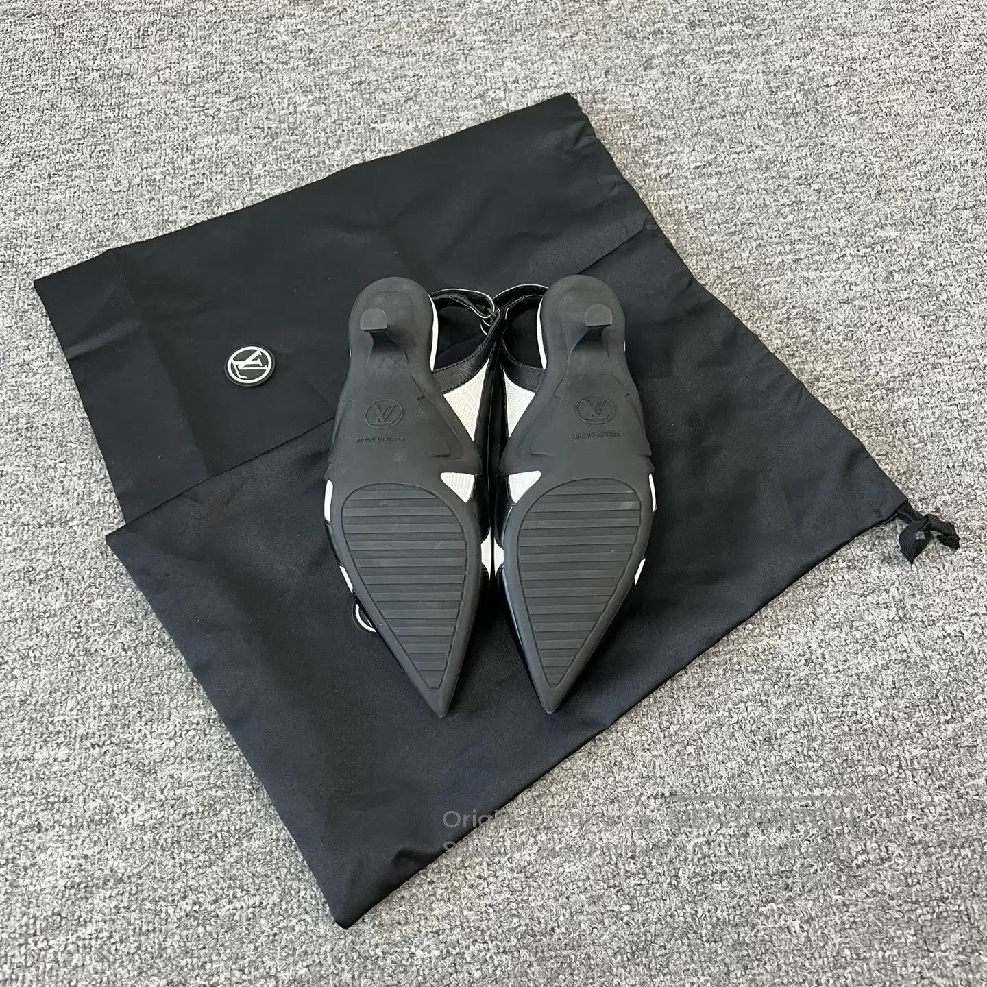 Louis Vuitton Louis Vuitton Black and white color-blocked high heels| Size US 5.5 / IT 35.5 - 6 Thumbnail