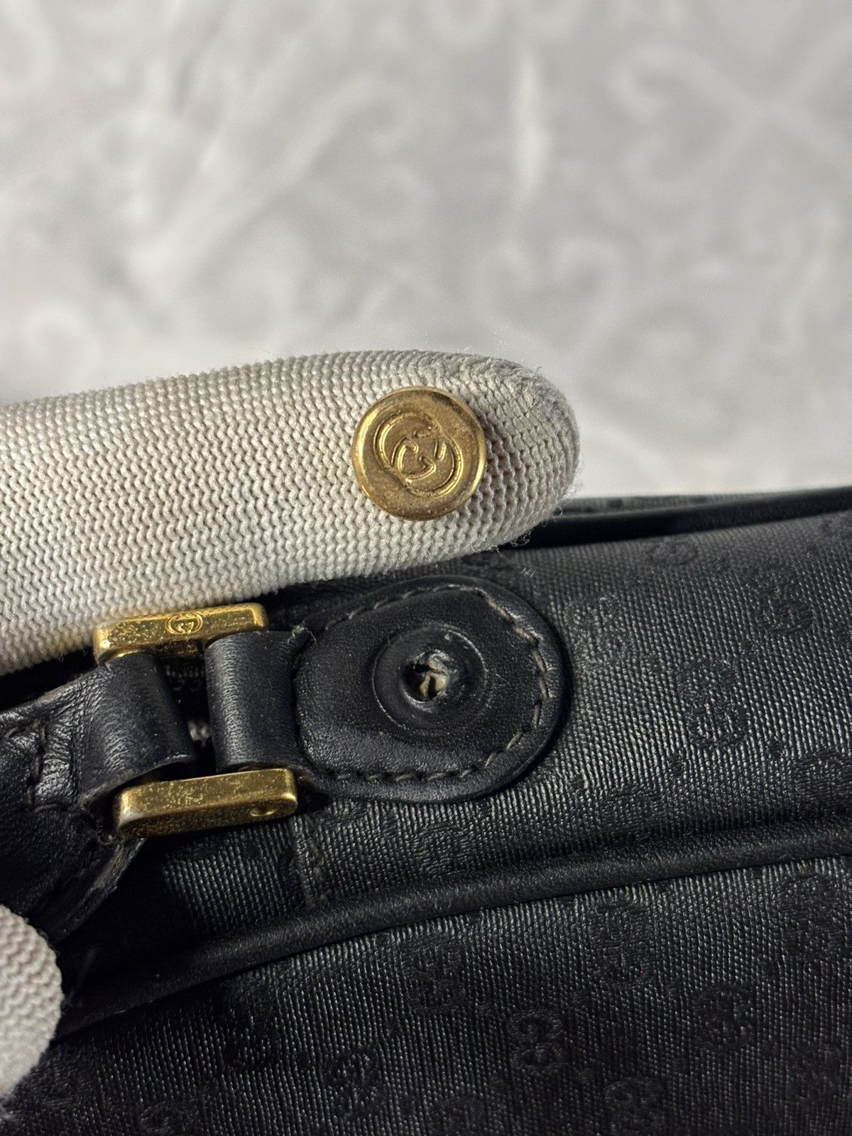 Gucci (Rare) Gucci Vintage Crossbody Bag Size ONE SIZE - 22 Thumbnail