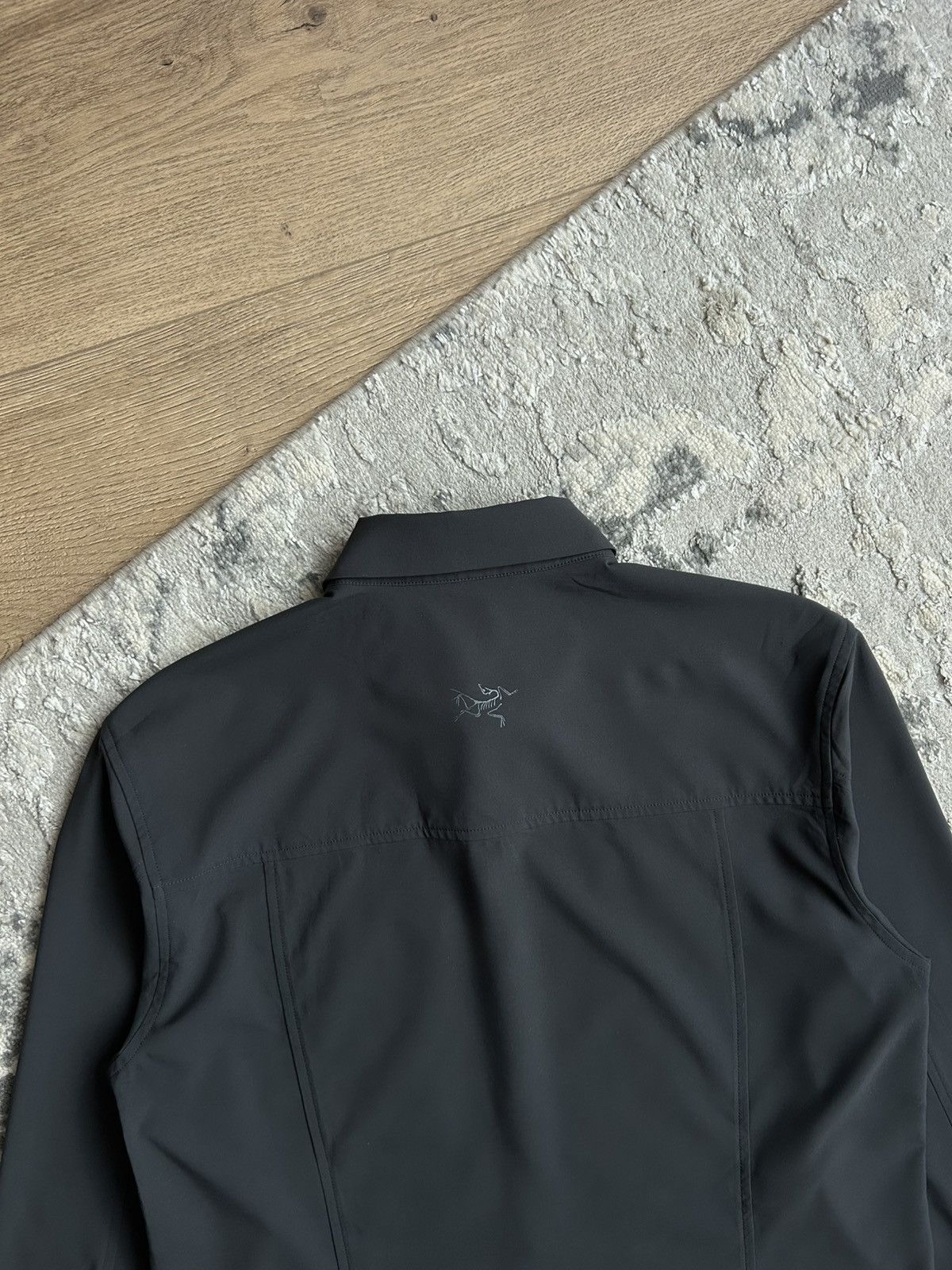 Arc’teryx Man’s Gorpcore gray shirt size S
