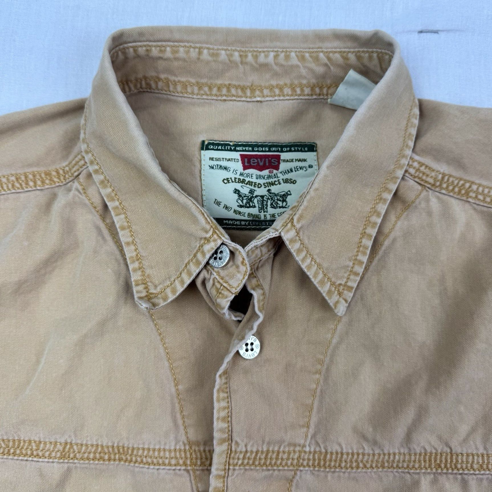 Levi's VINTAGE Levi's Button-Up Shirt Western Cowboy 90s Adult Large Beige Mens Shirt Regular 90s Cowboys Size US L / EU 52-54 / 3 - 5 Thumbnail