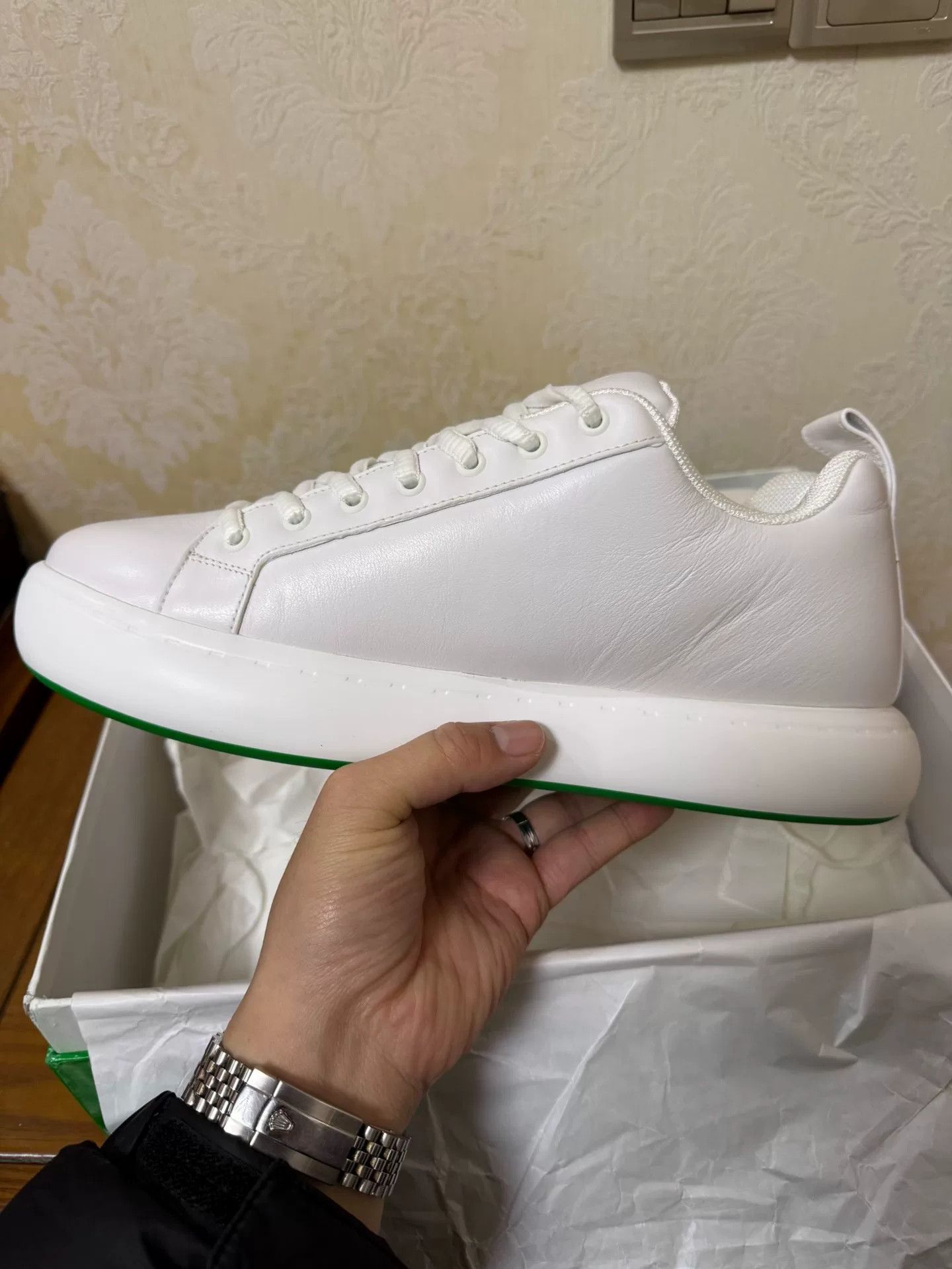 Bottega Veneta Bottega Veneta White Lowtop Sneakers 11 Men Size US 11 / EU 44 - 1 Thumbnail