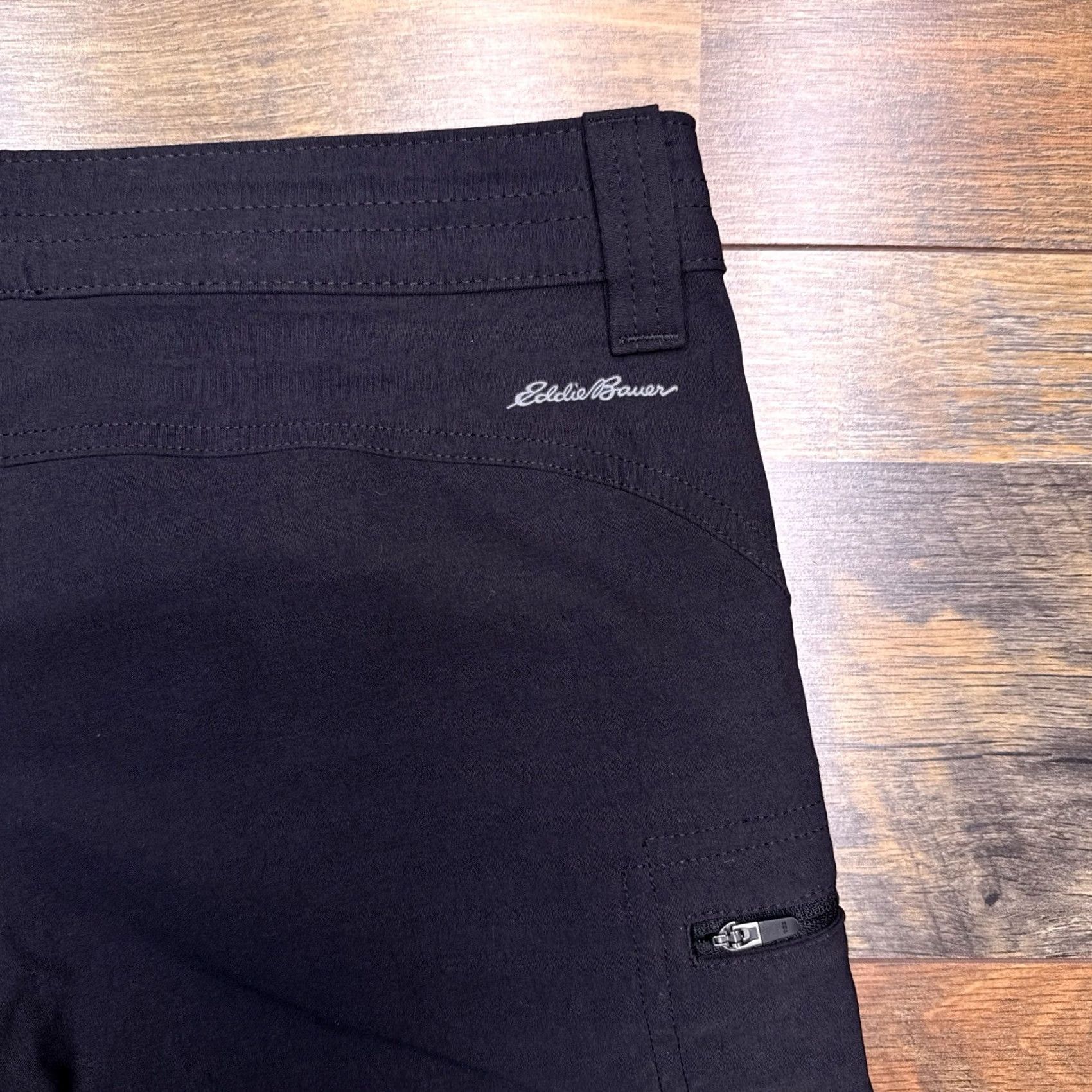Eddie Bauer Eddie Bauer First Ascent Shorts Womens Petite 0 Black Zip Pockets Size 25" / US 0 / IT 36 - 7 Thumbnail
