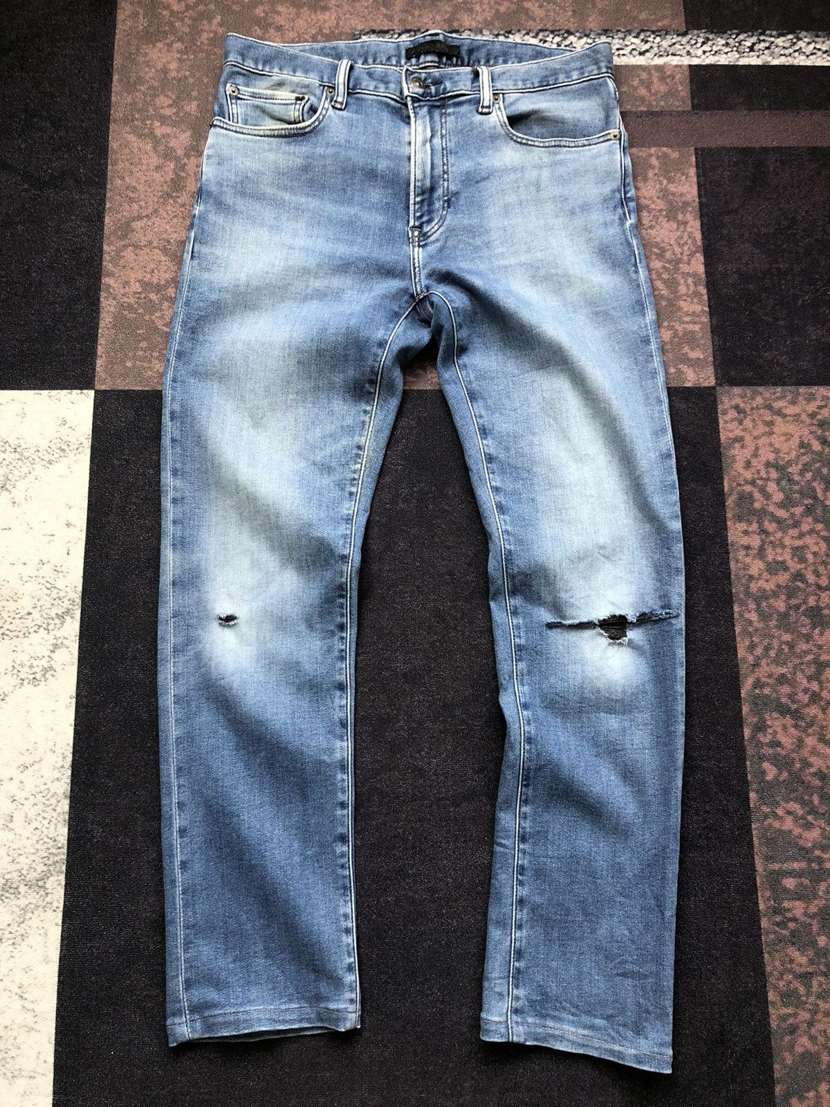 image of Size 33X28.5 Vintage Uniqlo Slim Tapered Distressed Jeans in Blue, Men's