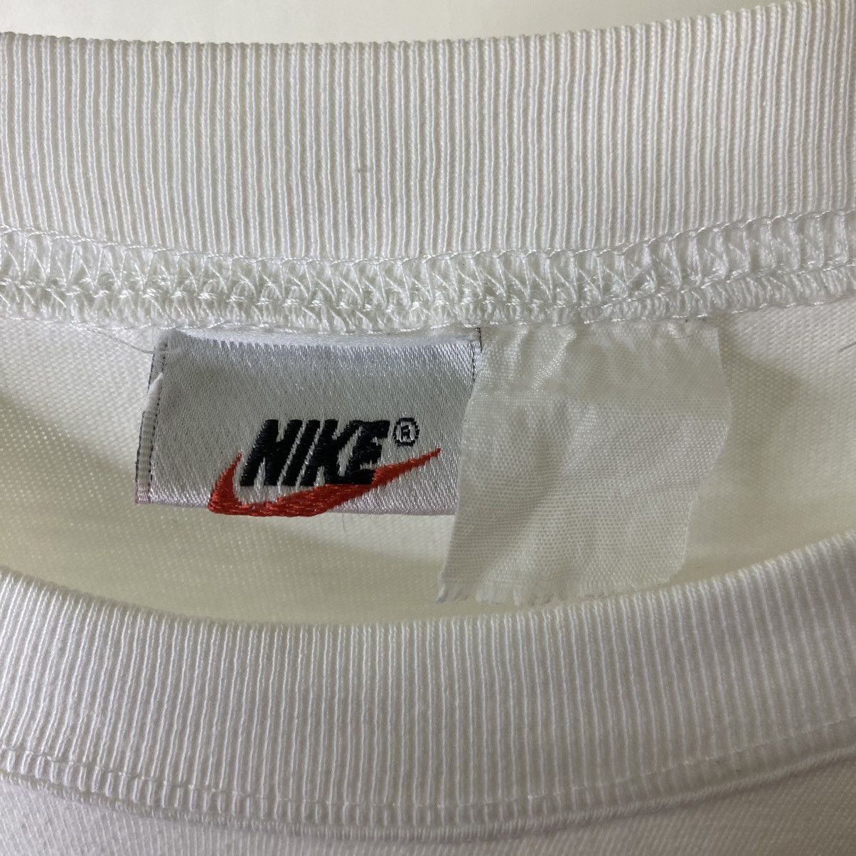 Nike Vintage 1990s Nike Block Center Swoosh T Shirt Size US L / EU 52-54 / 3 - 3 Thumbnail