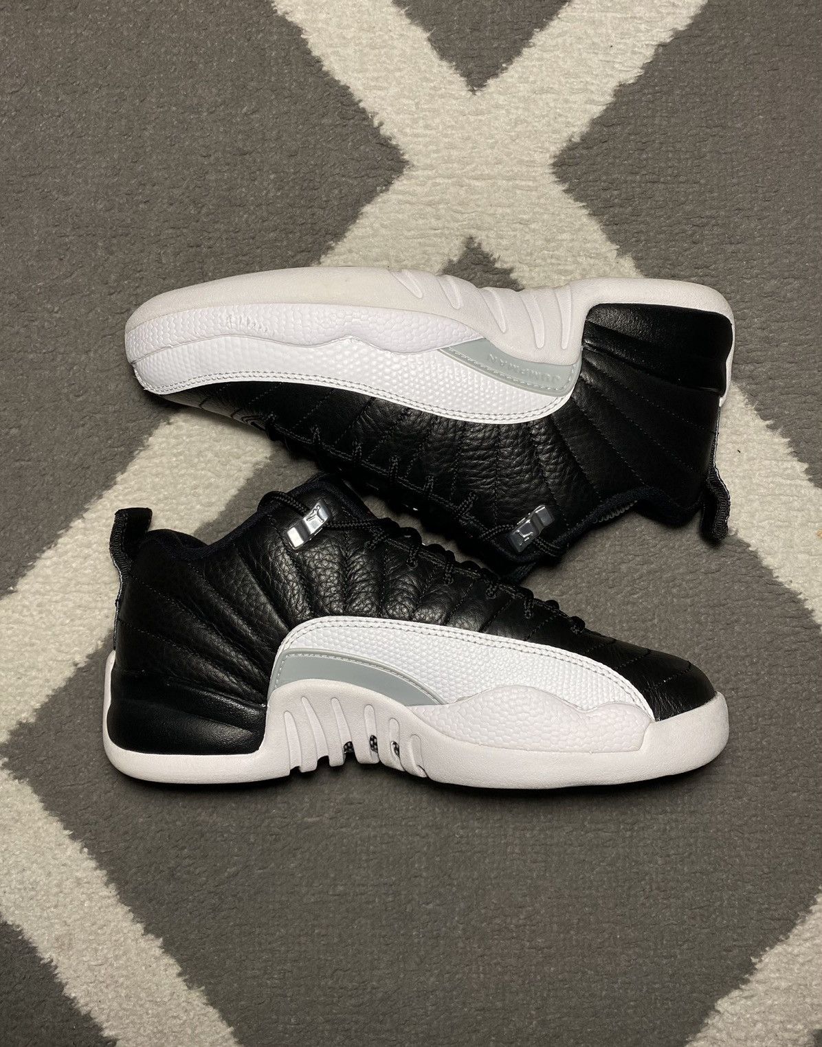 Jordan Brand × Nike Nike Air Jordan 12 Retro Low Playoffs (GS) 2017 sneakers Size US 6.5 / IT 36.5 - 9 Thumbnail