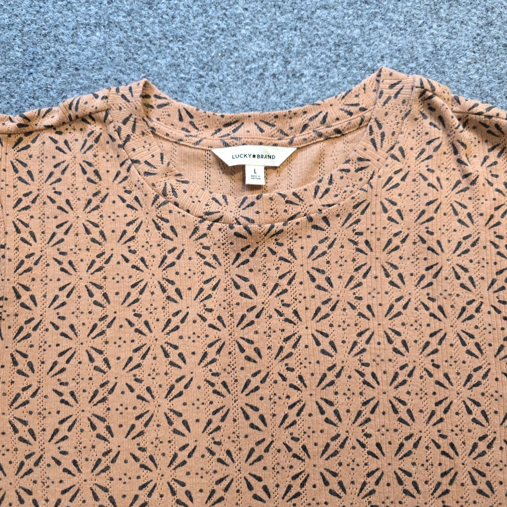 Lucky Brand Lucky Brand Top Womens Size Large Brown Textured Ribbed Short Sleeve Casual Regular Stretch Cotton Polyester Round Neck Pullover Geometric Pattern Cap Size L / US 10 / IT 46 - 2 Thumbnail