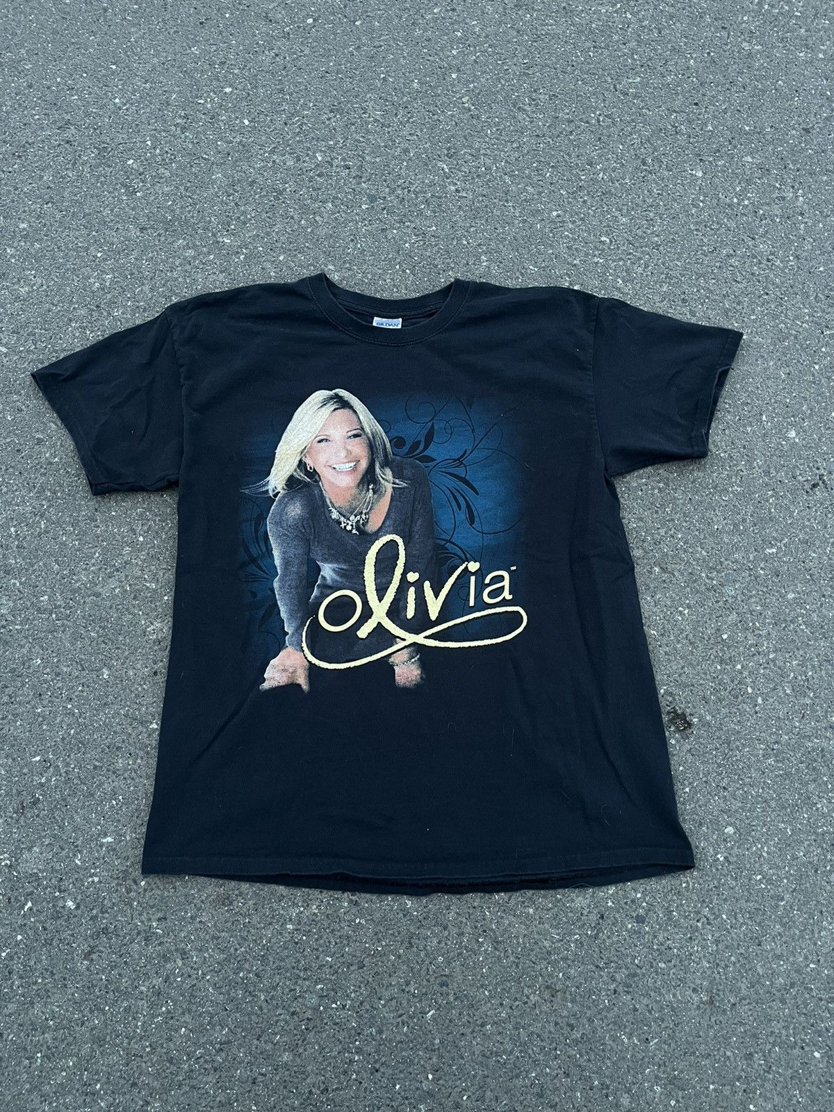 Vintage Vintage Olivia Newton T-Shirt Size US M / EU 48-50 / 2 - 1 Thumbnail