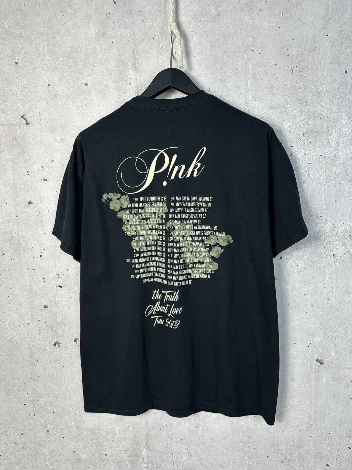Vintage Pink The Truth About Love World Tour 2013 Printed T-shirt Size US XL / EU 56 / 4 - 6 Thumbnail